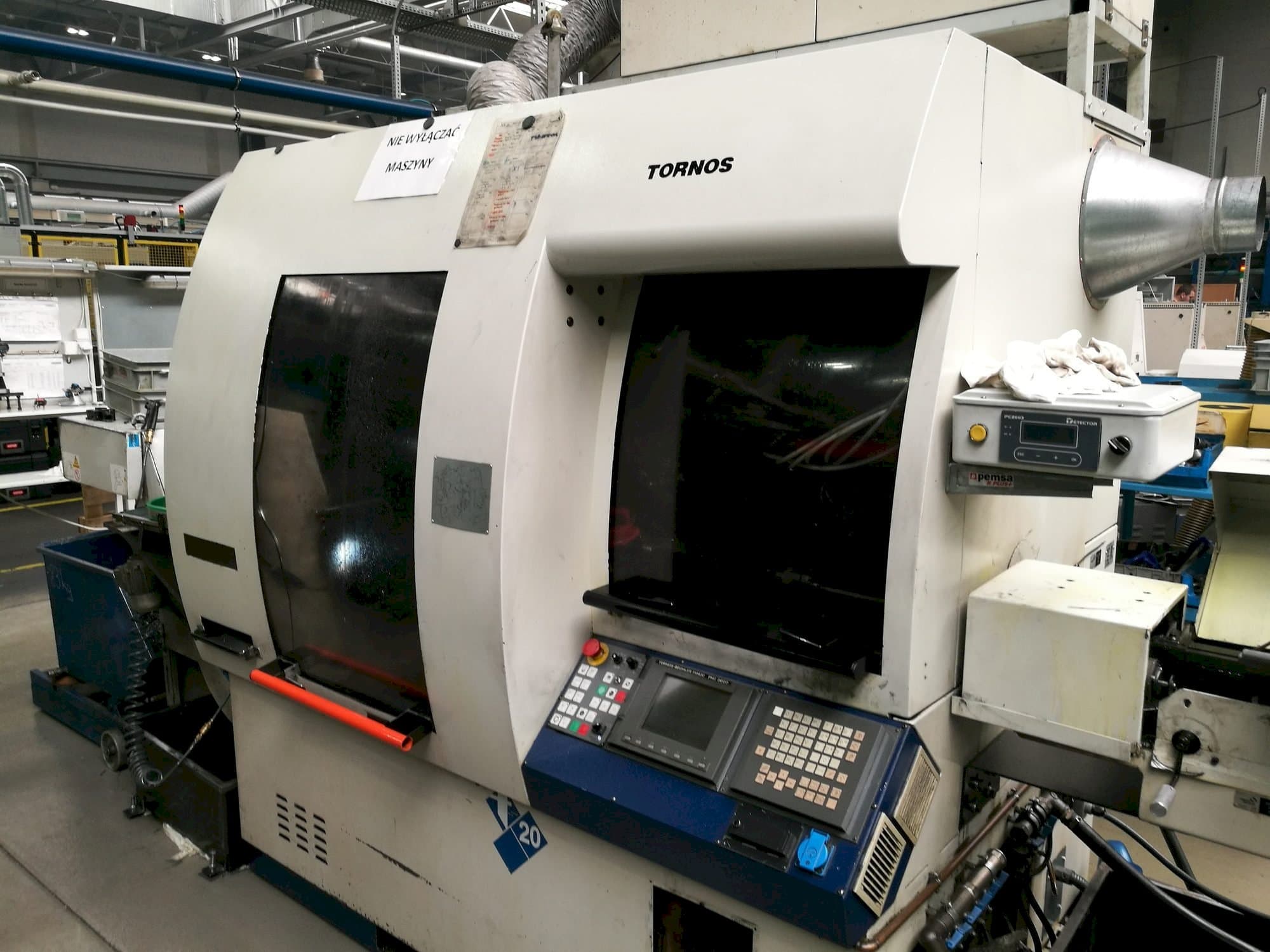Čelní pohled  na Tornos Deco-2000/20  stroj