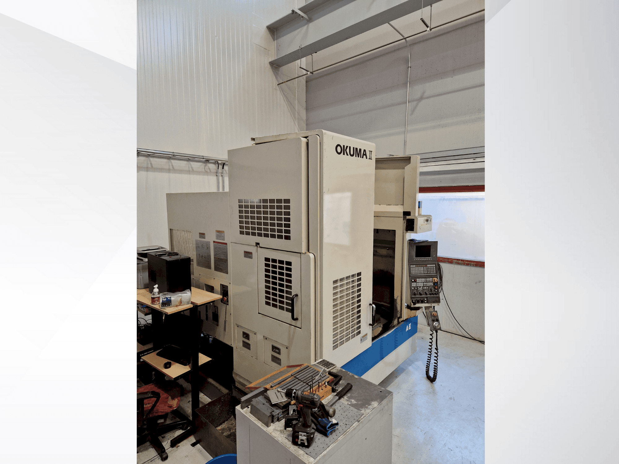 Čelní pohled na Okuma MX-45 VAE (1996) stroj