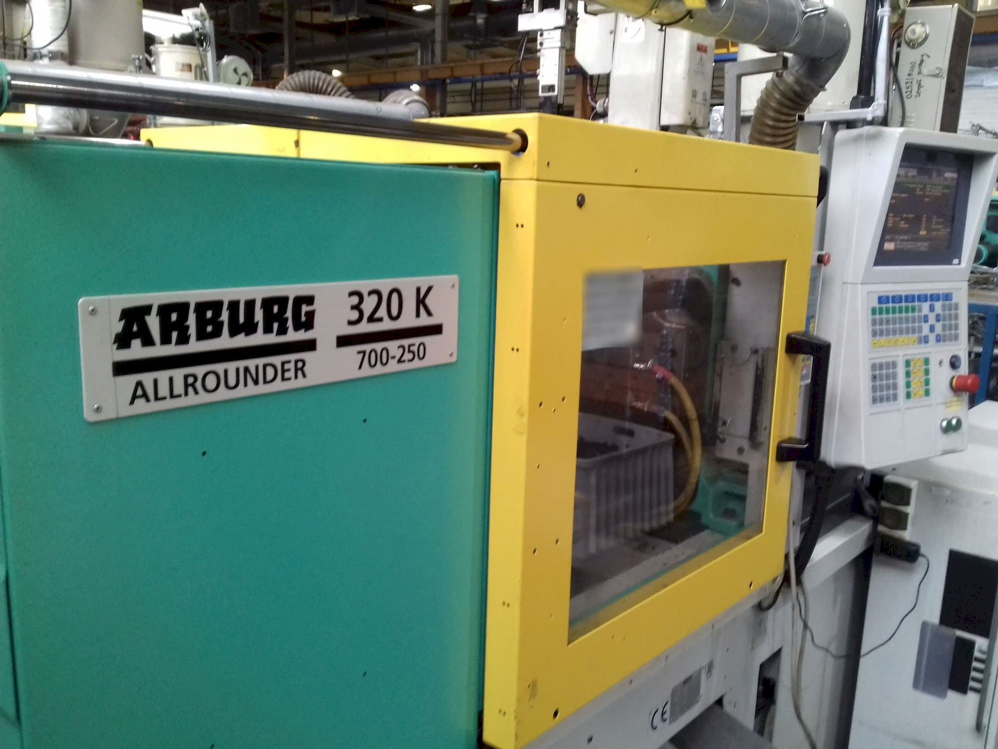 Čelní pohled  na Arburg ALLROUNDER 320 K 700-250  stroj