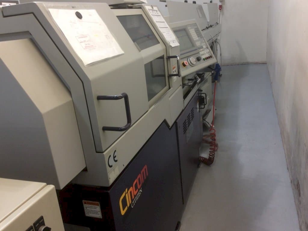 Levý boční pohled  na Citizen L20  stroj