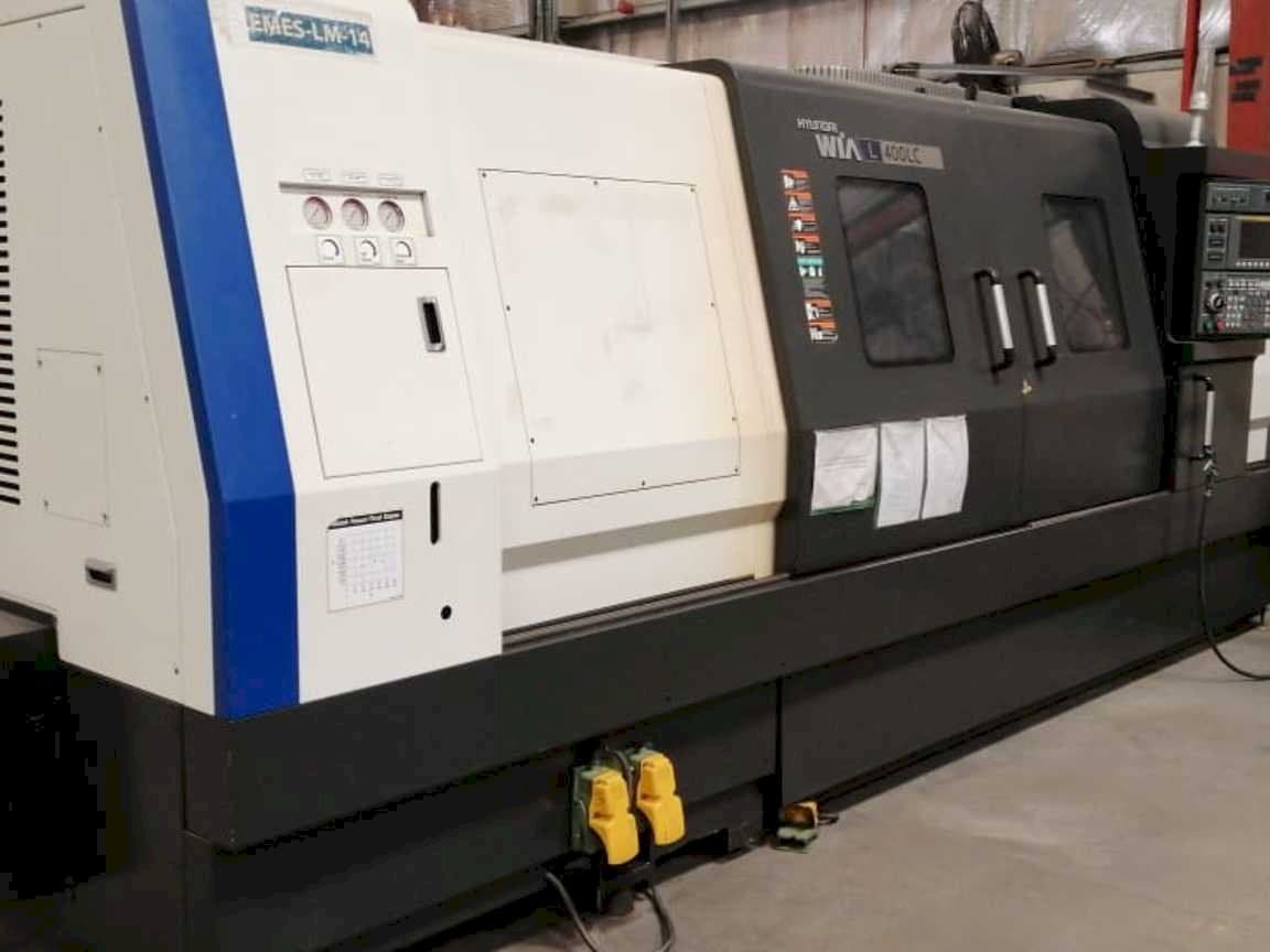 Čelní pohled na Hyundai Wia L400LC stroj