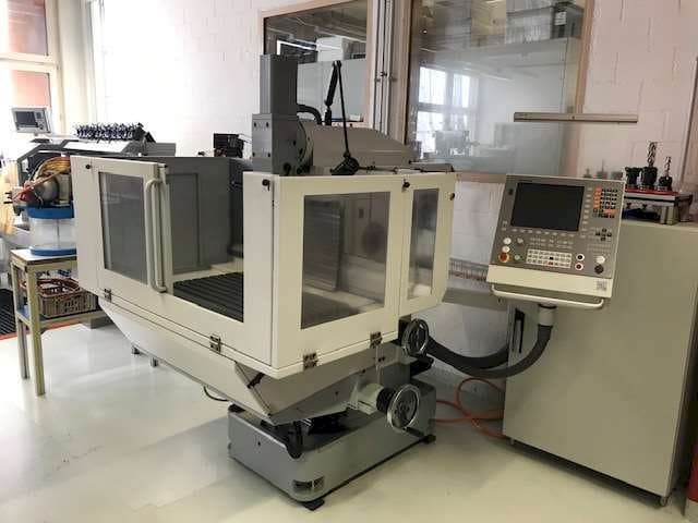 Čelní pohled na FPS 500 M-NC stroj