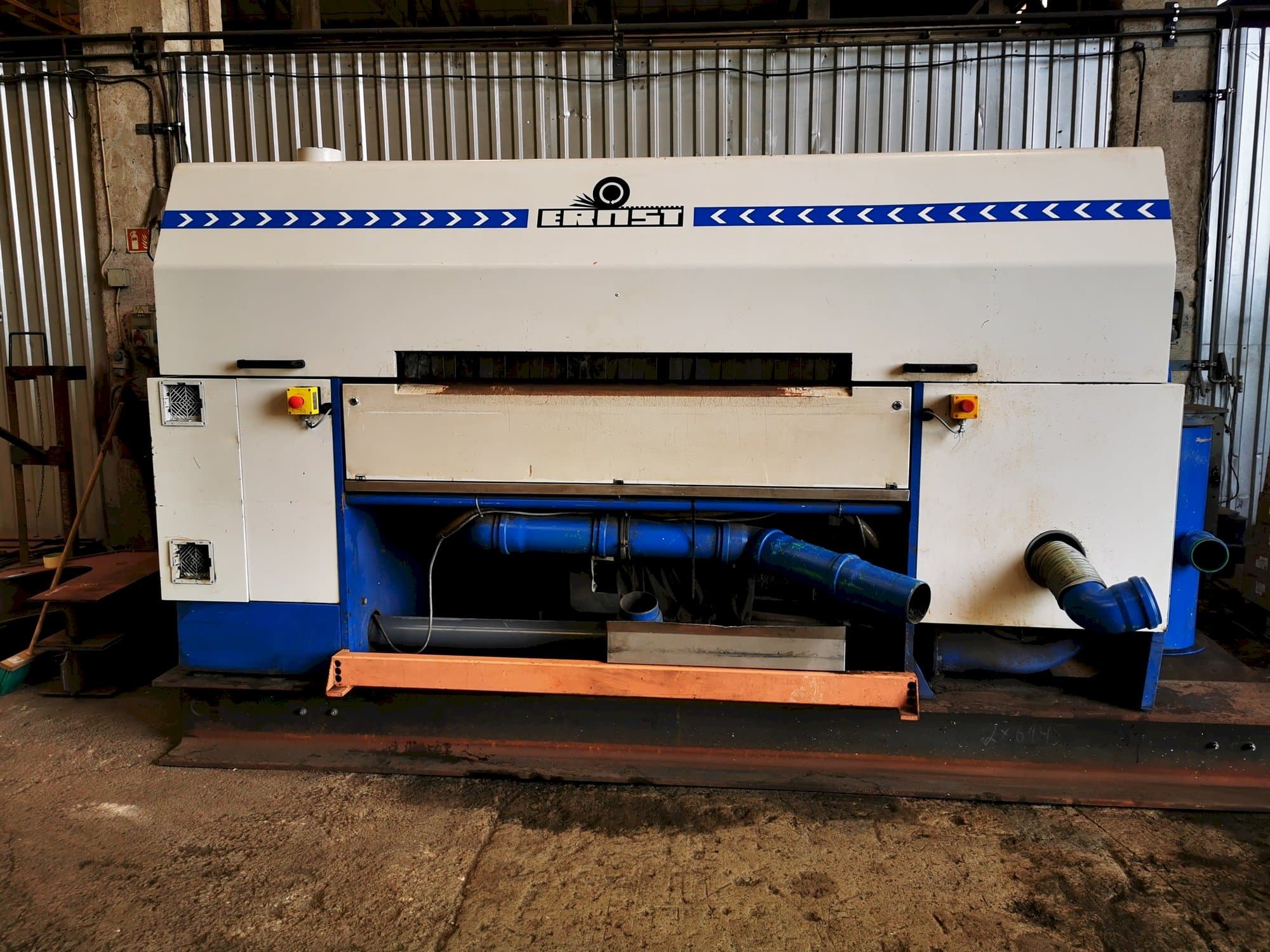 Čelní pohled na ERNST E M 5 N II + 2F stroj