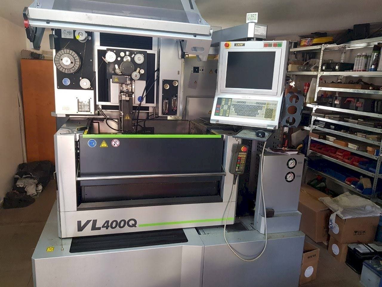 Čelní pohled na Sodick VL 400Q stroj
