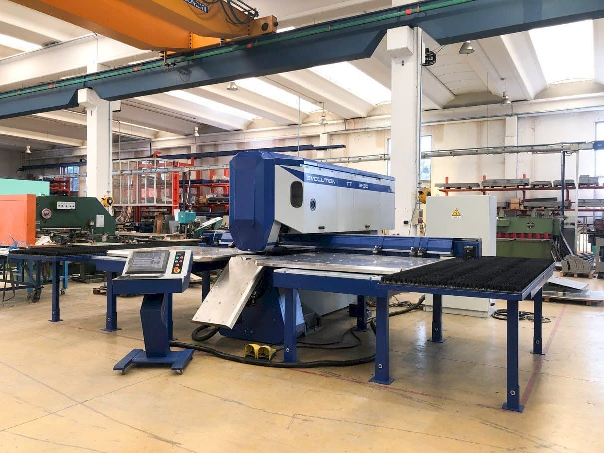 Čelní pohled na TECHNOLOGY EVOLUTION TT stroj