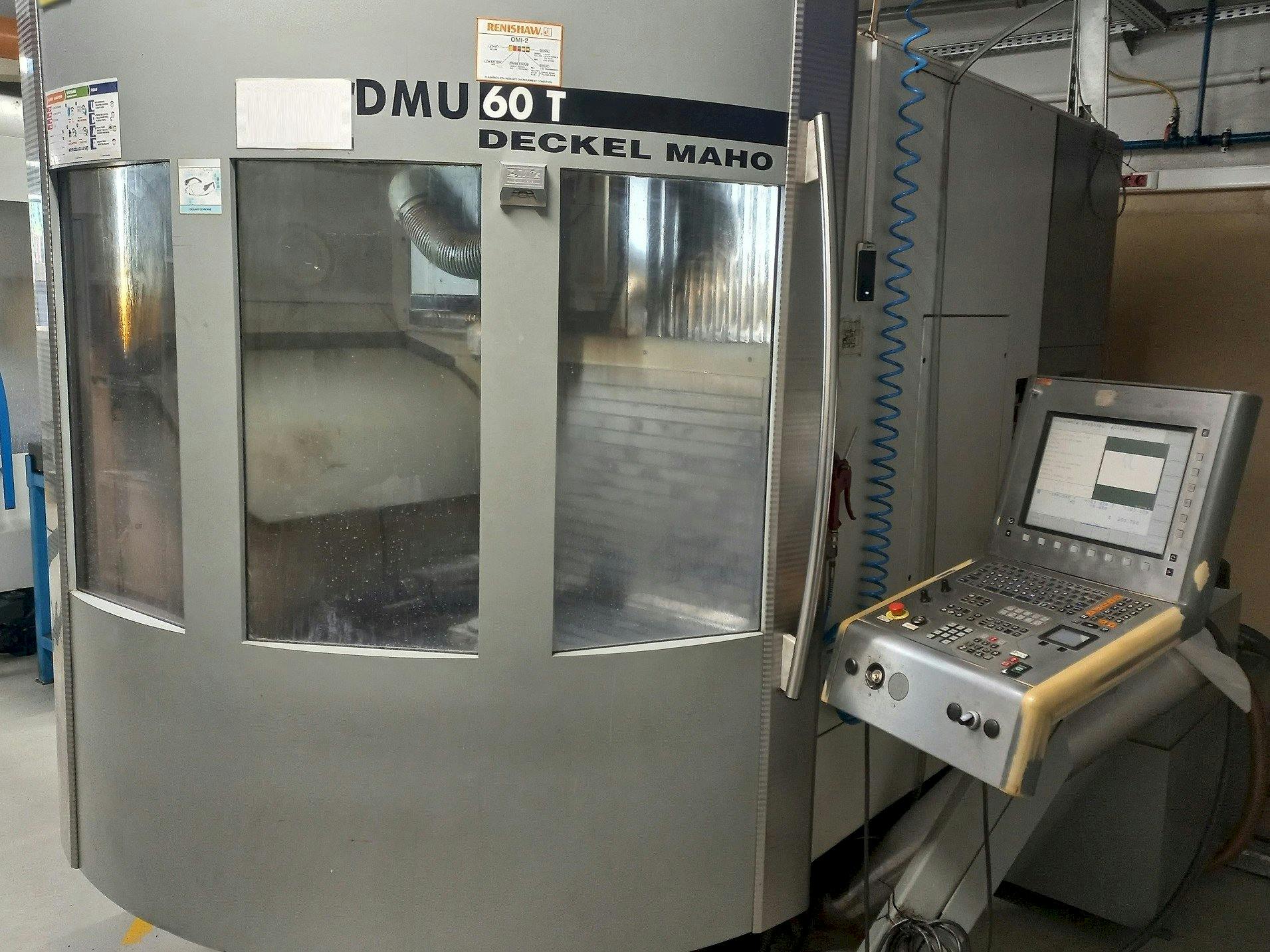 Čelní pohled  na DMG DMU 60T  stroj