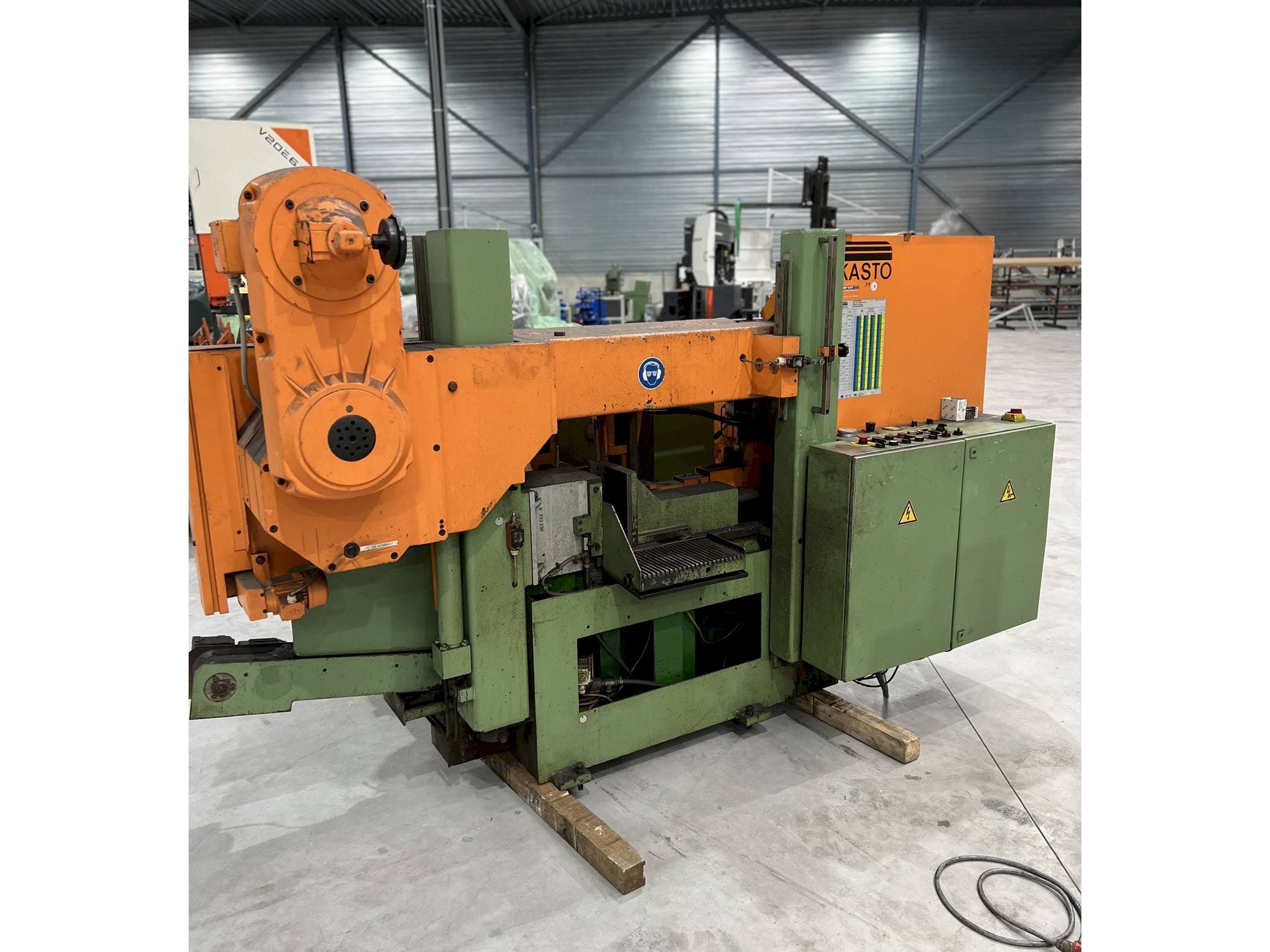 Čelní pohled na KASTO HBA 360 AU stroj