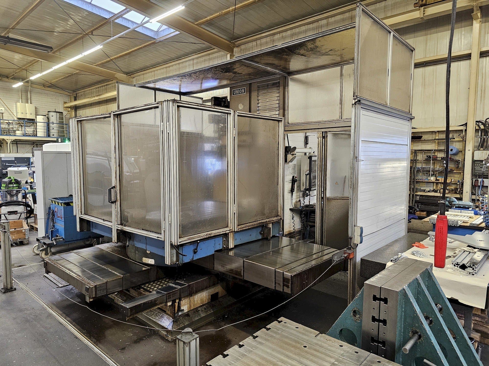 Čelní pohled na UNION TC 110 stroj