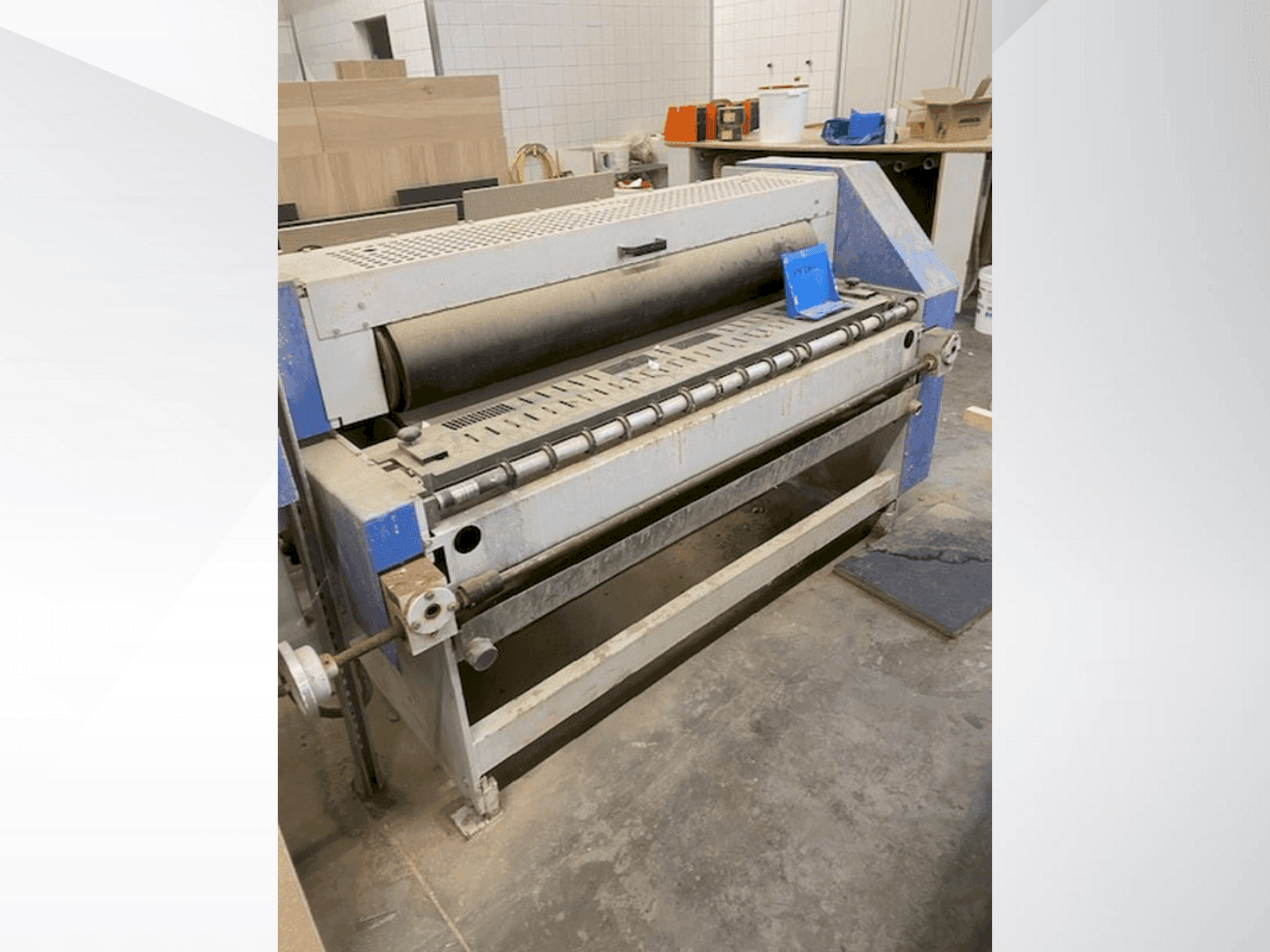 Čelní pohled  na HYMMEN TLA  stroj