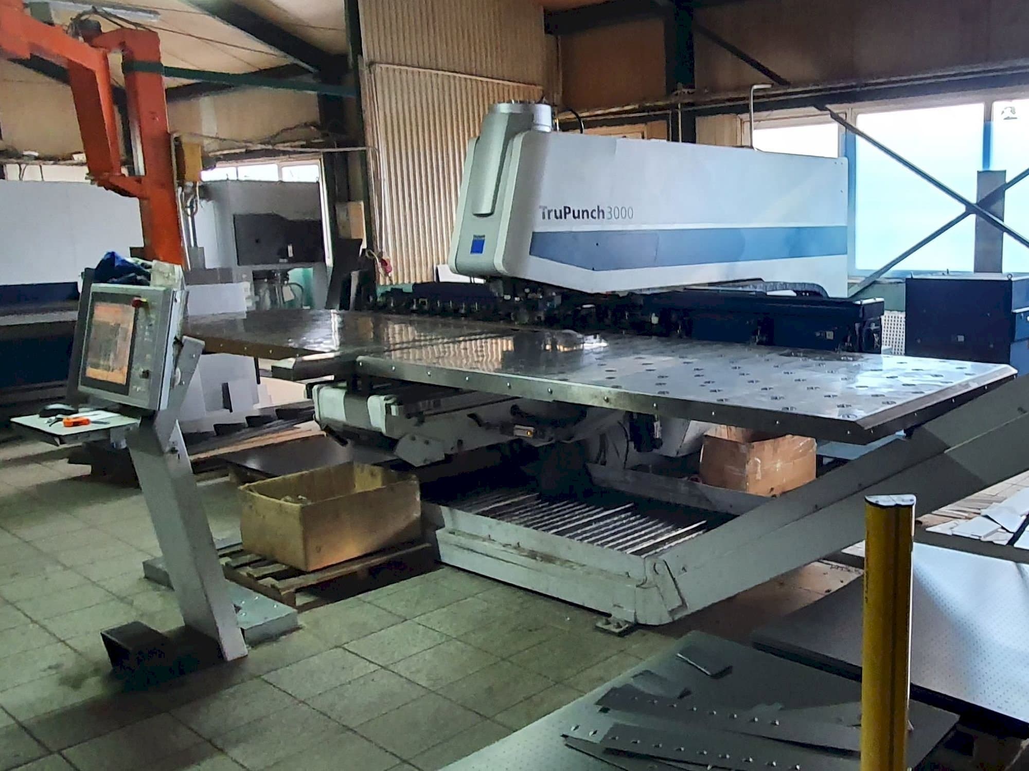 Čelní pohled na Trumpf TruPunch 3000 S11 stroj