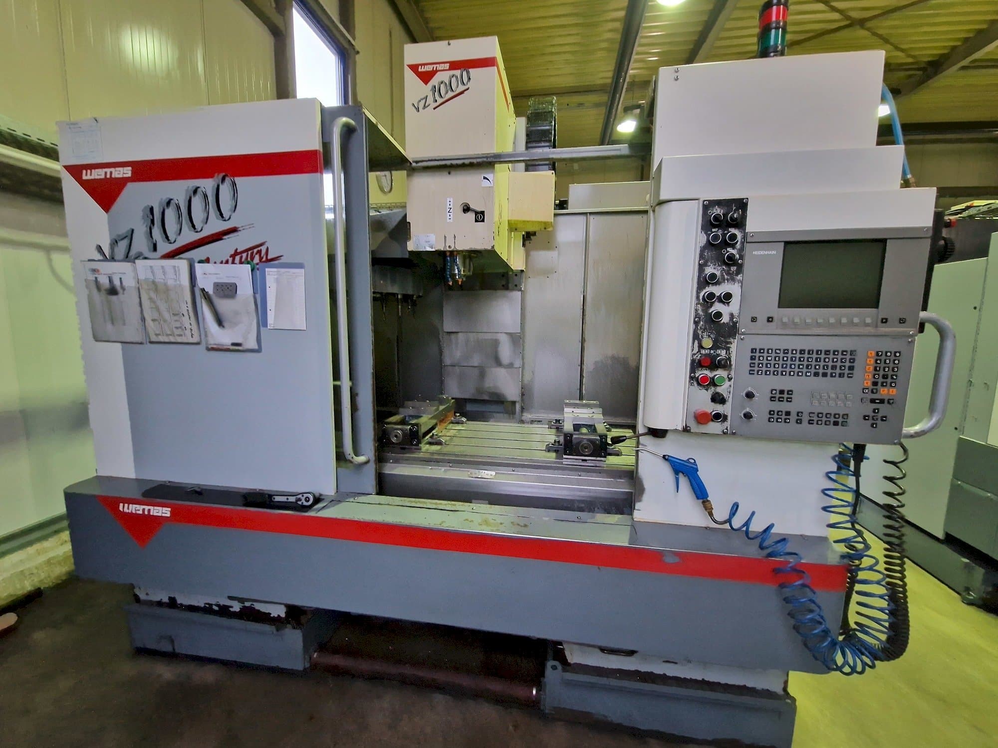 Čelní pohled na WEMAS VZ 1000 stroj