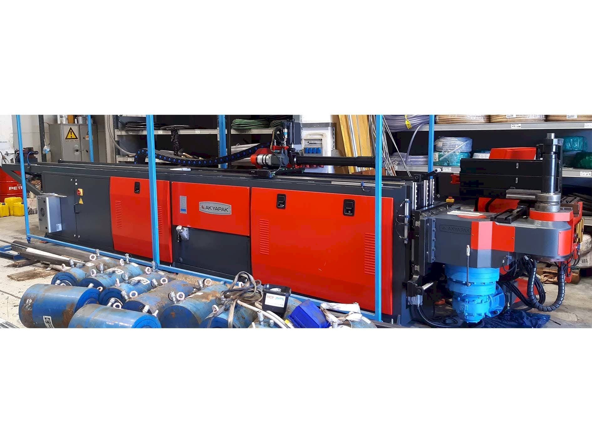 Čelní pohled na Akyapak ABM 76 CNC3 stroj