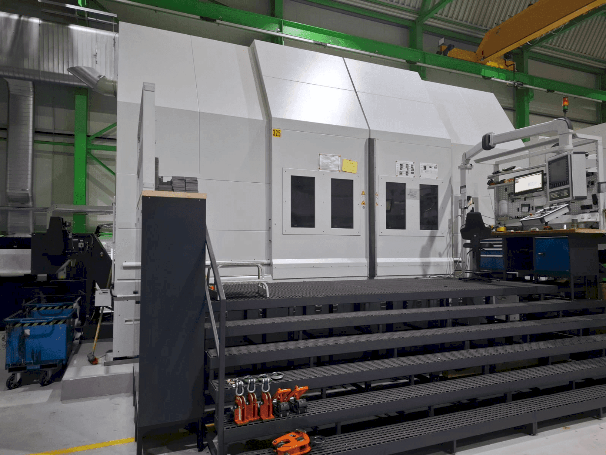 Čelní pohled  na Pittler PV2500  stroj