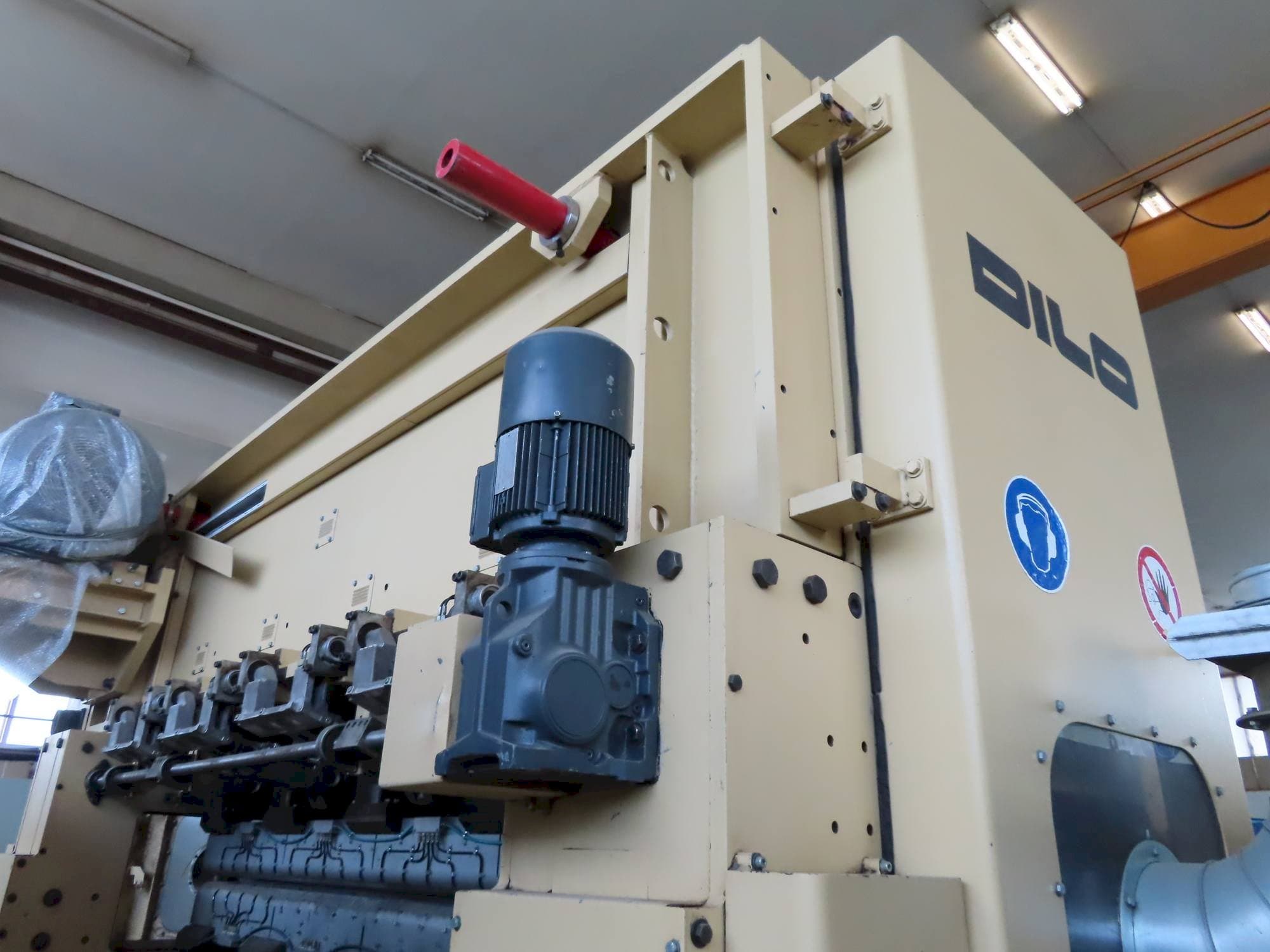 Čelní pohled na DI-LOOM CBF 25 OUG-I HVXL 25 stroj