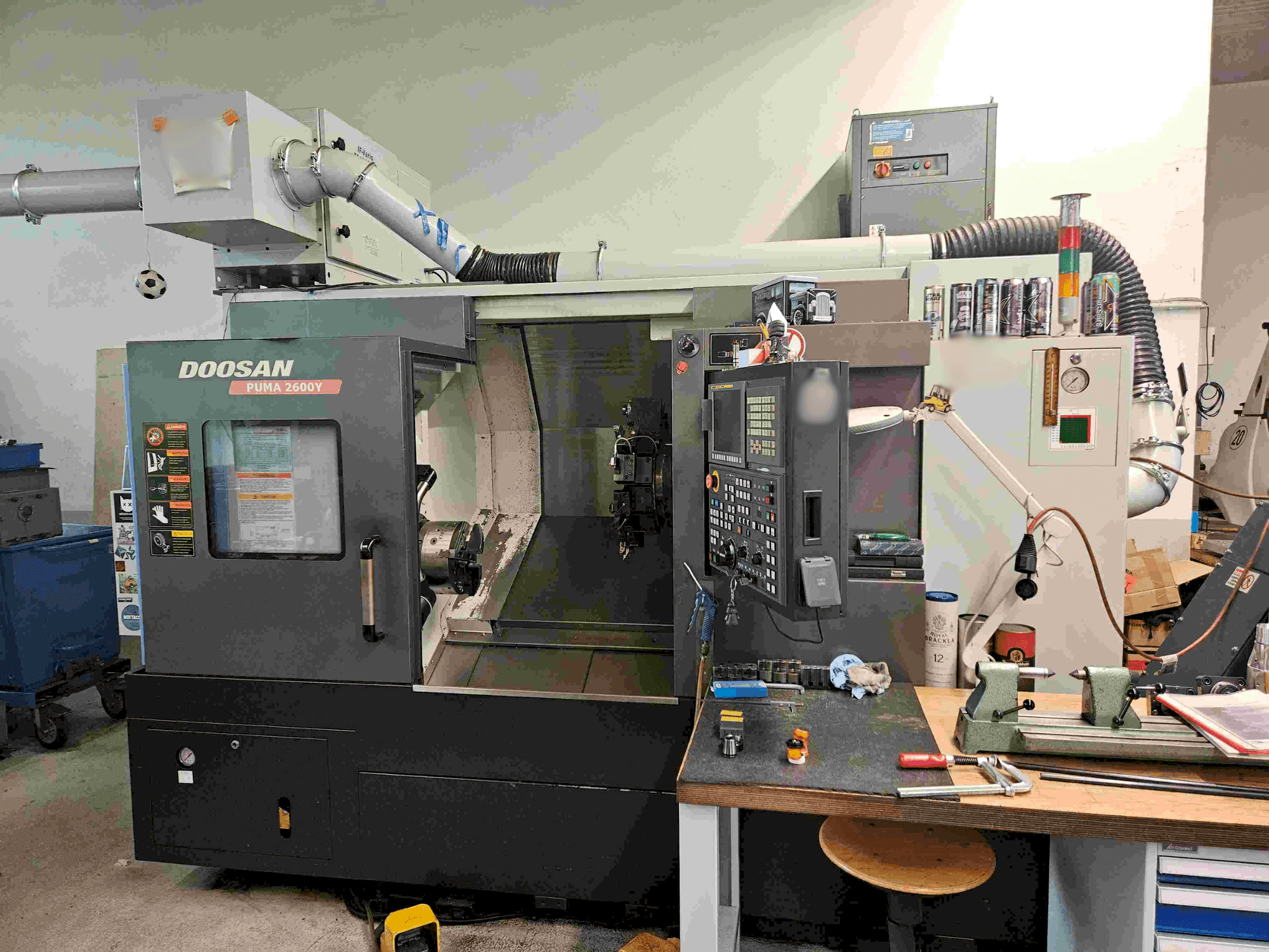 Čelní pohled na DOOSAN PUMA 2600Y stroj
