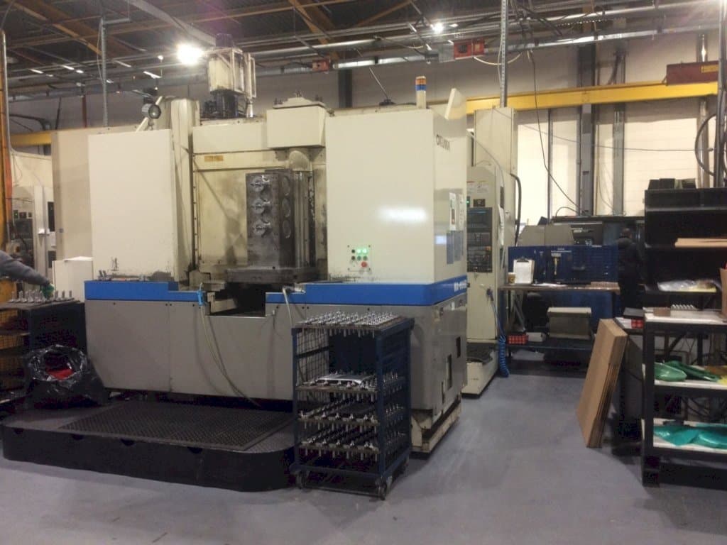 Čelní pohled  na Okuma MA-60HB  stroj