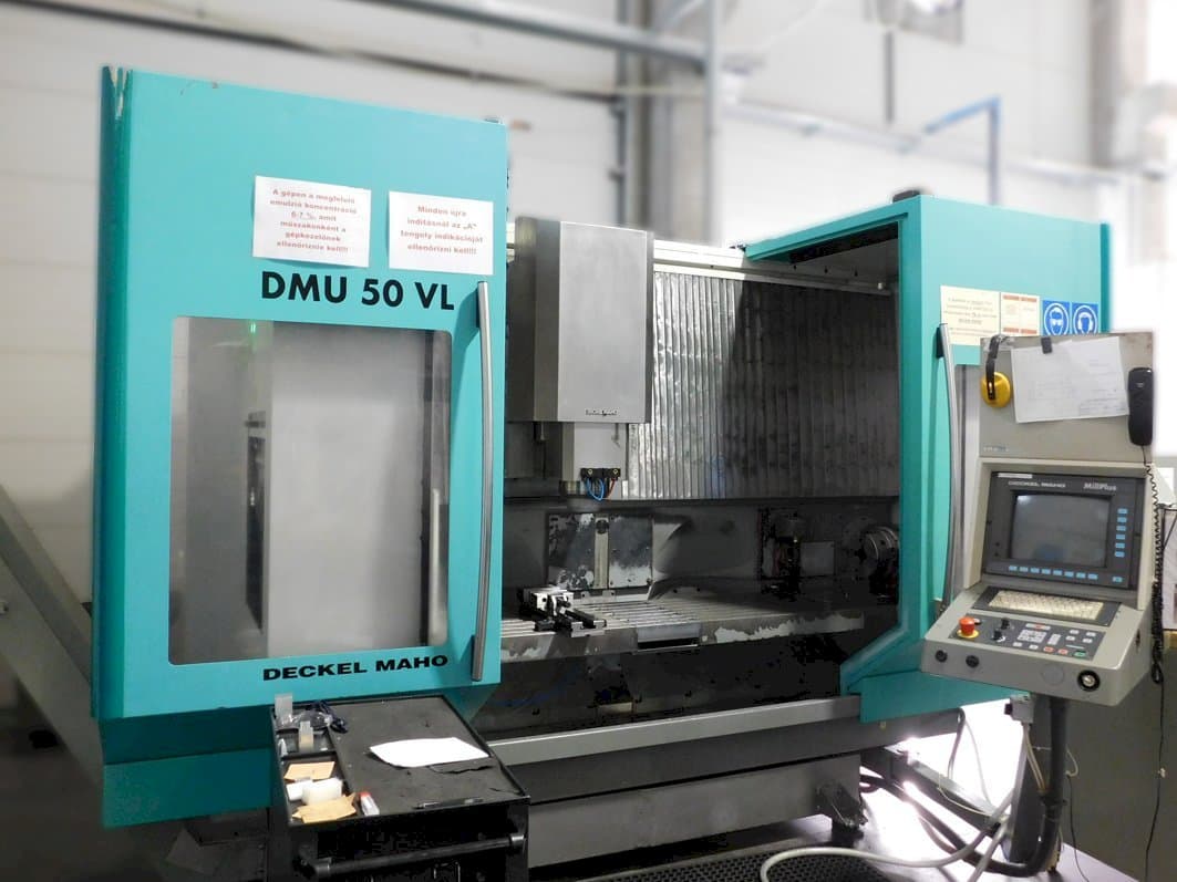 Čelní pohled  na DMG DMU 50 VL  stroj