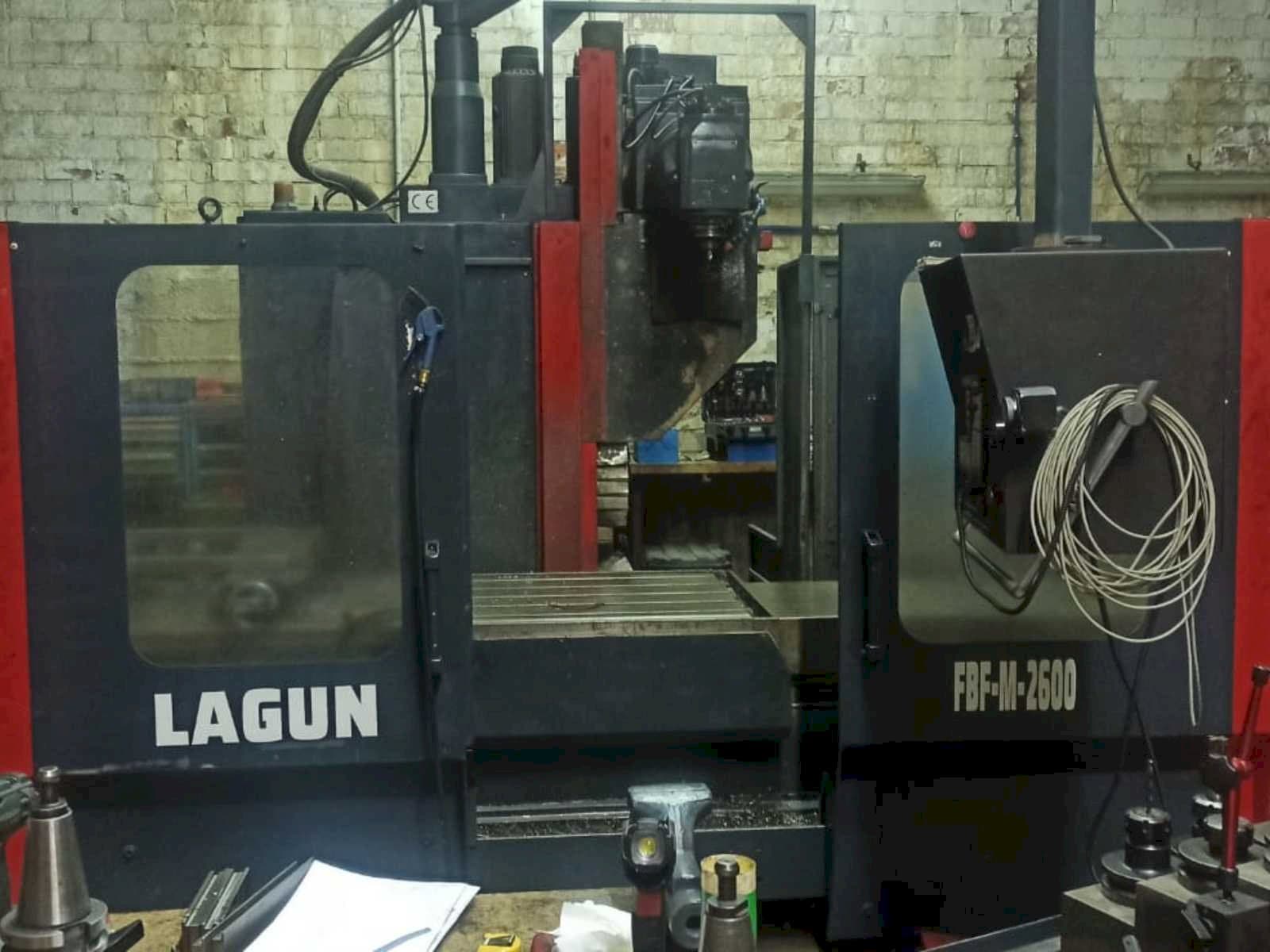 Čelní pohled na LAGUN FBF-M-2600 stroj