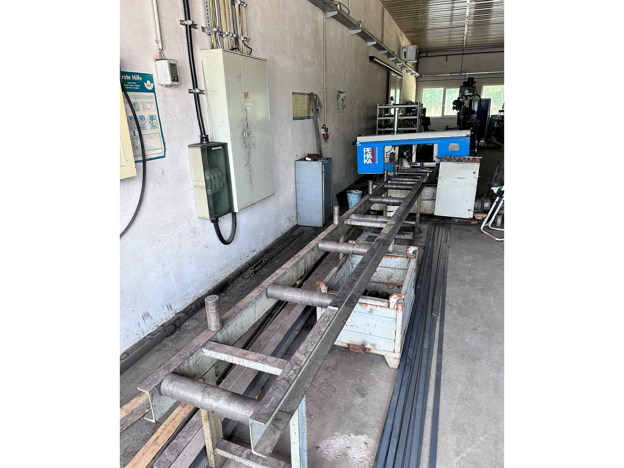 Čelní pohled na Pehaka . stroj