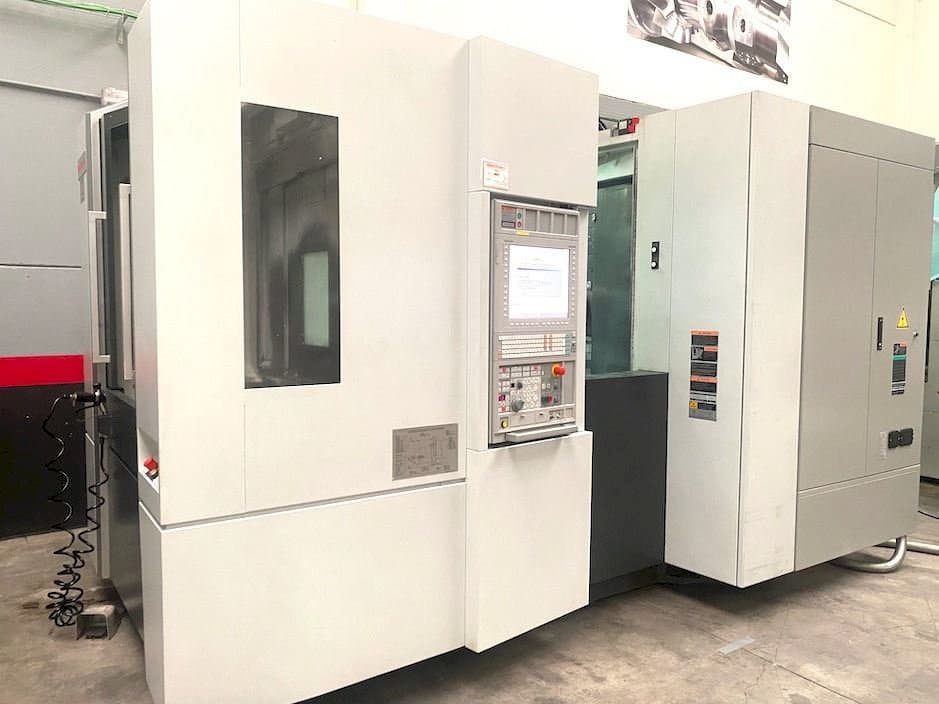 Čelní pohled na MORI SEIKI NH 5000 DCG stroj