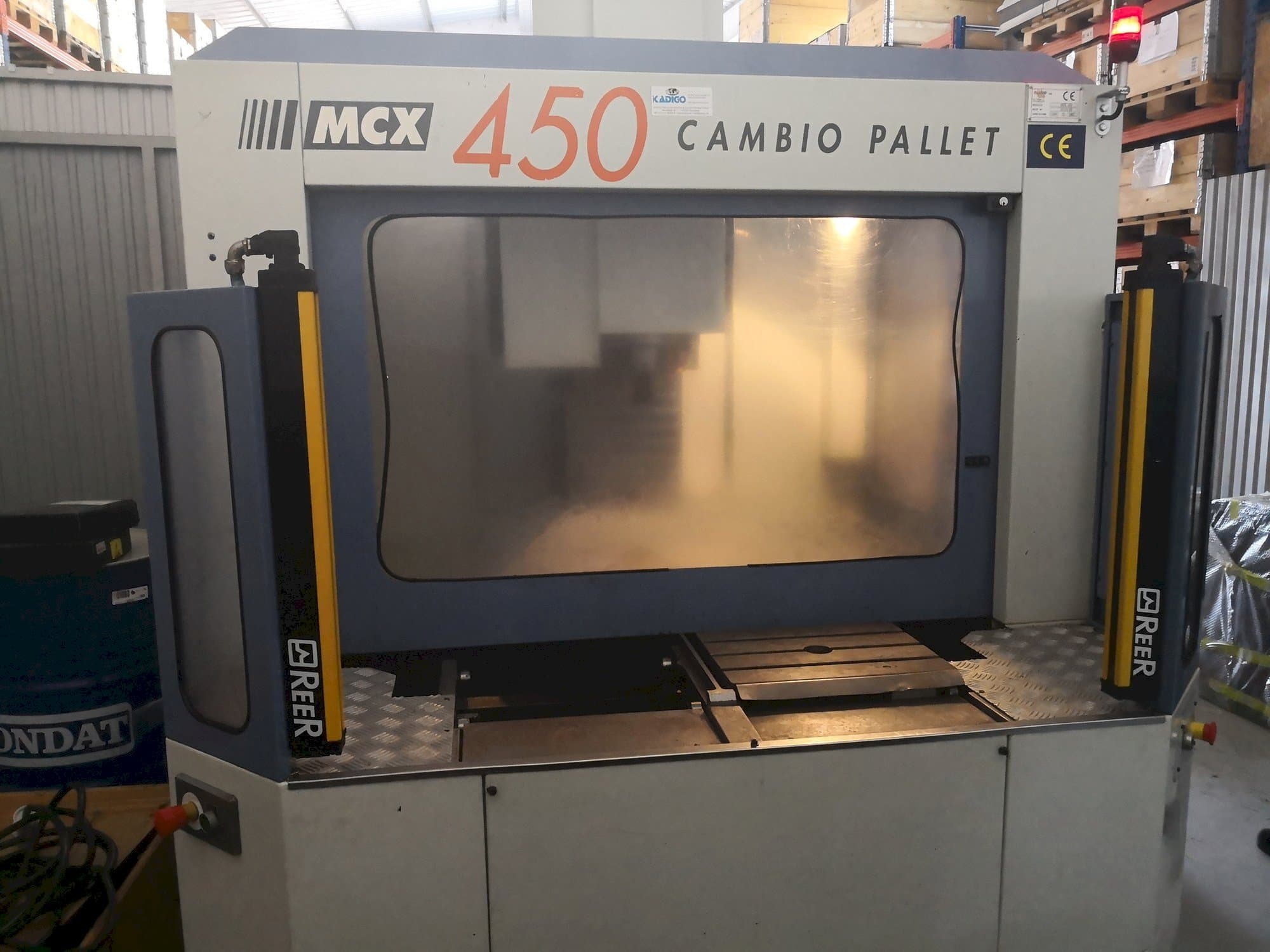 Čelní pohled na FAMUP MCX 450 stroj