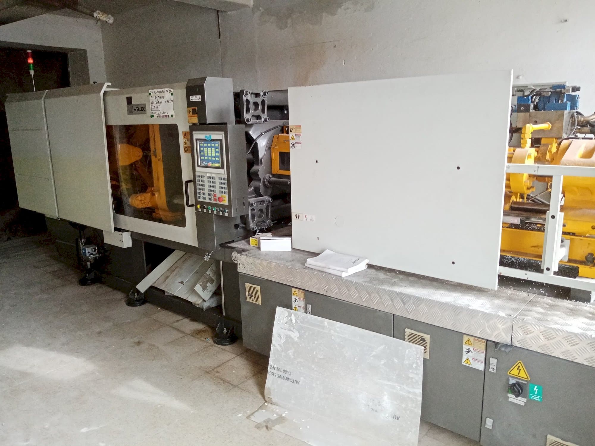 Čelní pohled na Welltec 320F2 stroj