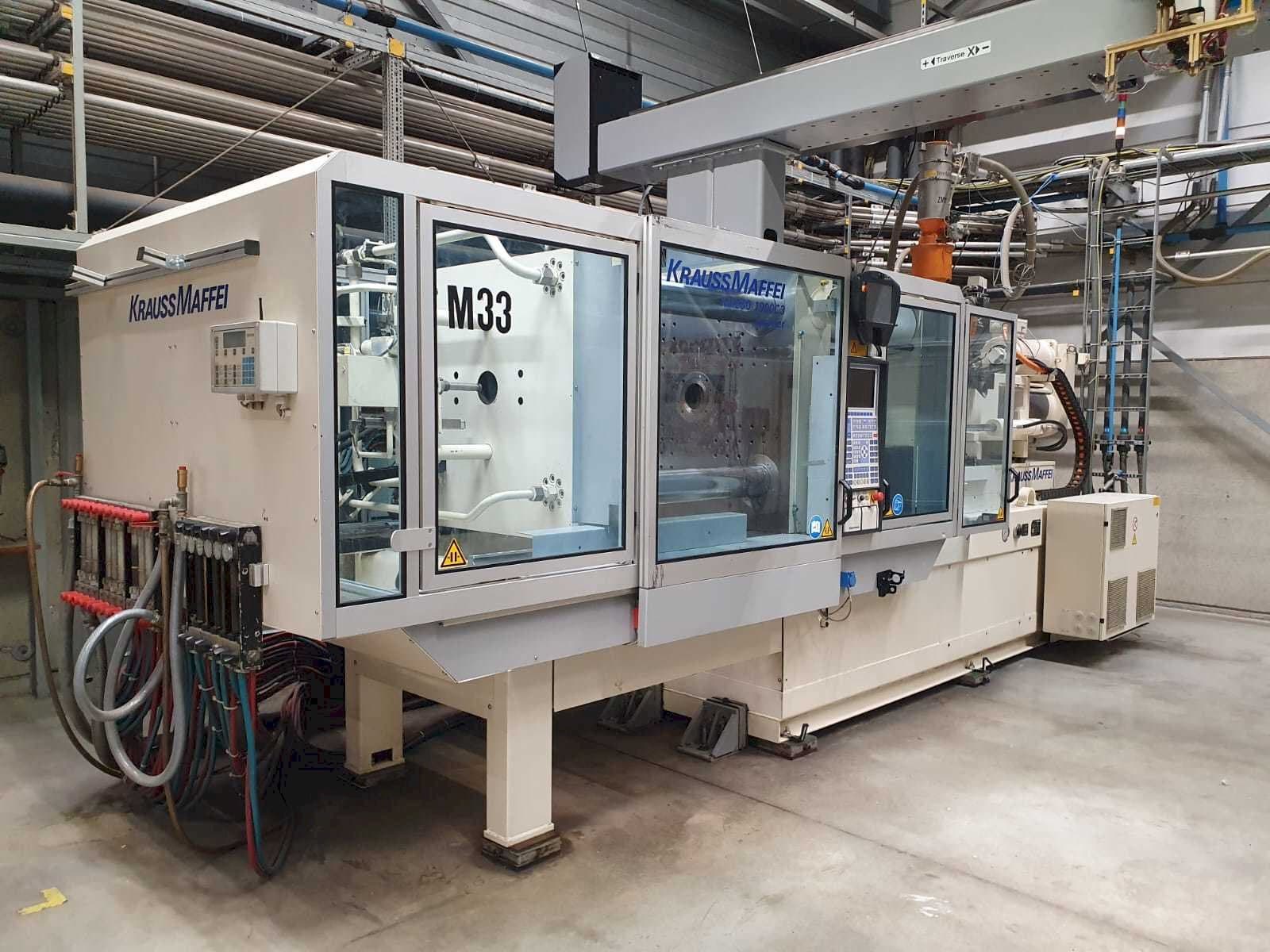 Čelní pohled na Krauss Maffei 280-1900 C3 stroj