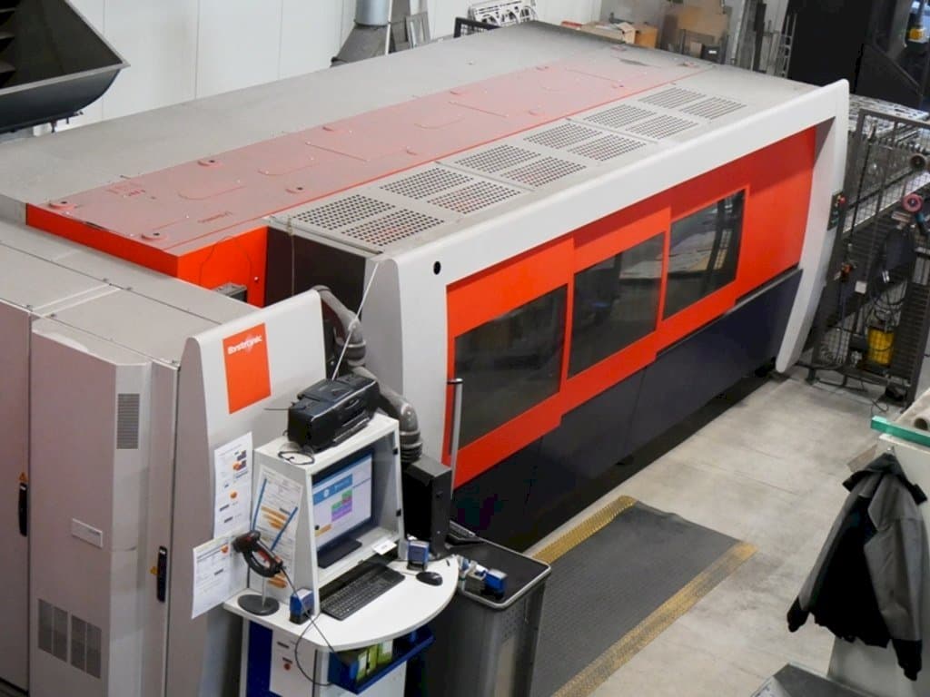 Levý boční pohled na Bystronic BySpeed Pro stroj