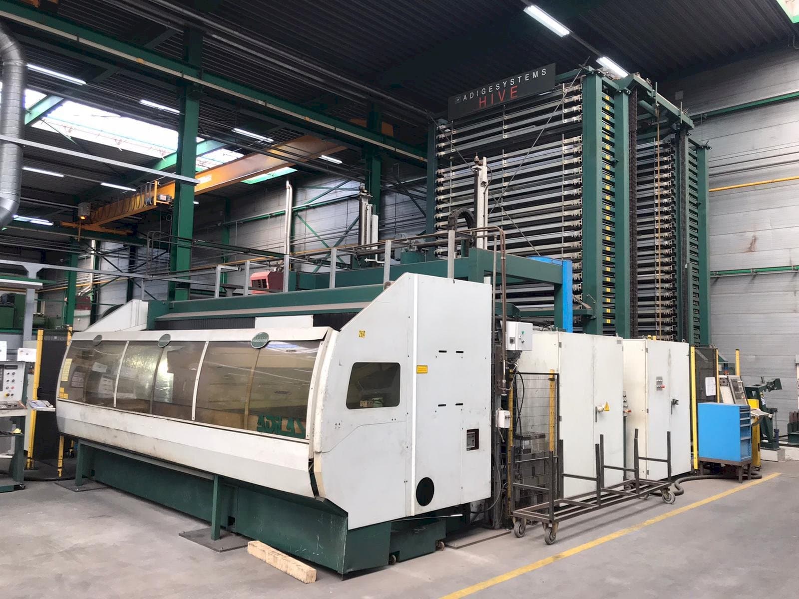 Čelní pohled na BLM Adige Adilas 3,2kW CO2 laser 3015 + automation stroj