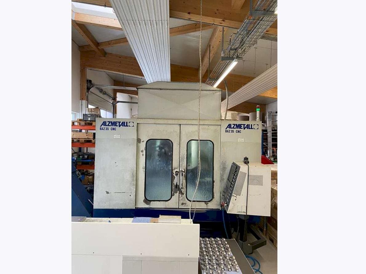 Čelní pohled na Alzmetall CNC BAZ 35 stroj