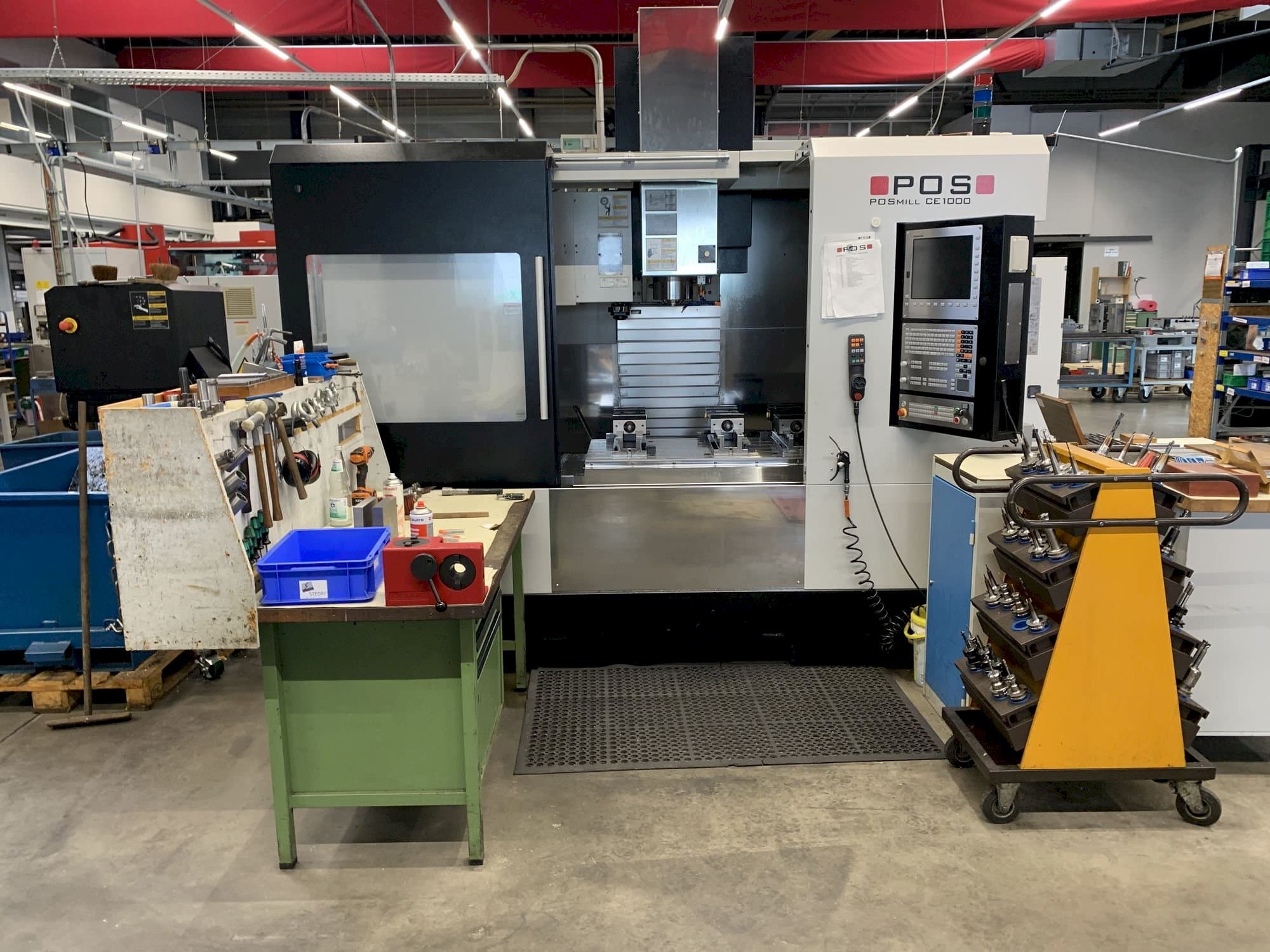 Čelní pohled na POSmill CE 1000 stroj