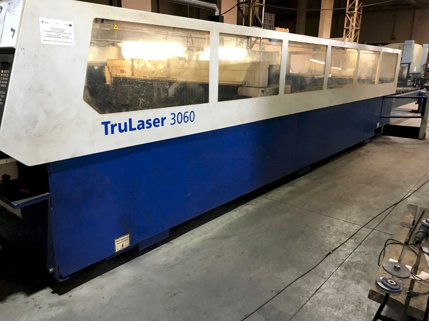 Čelní pohled  na Trumpf Trulaser 3060  stroj