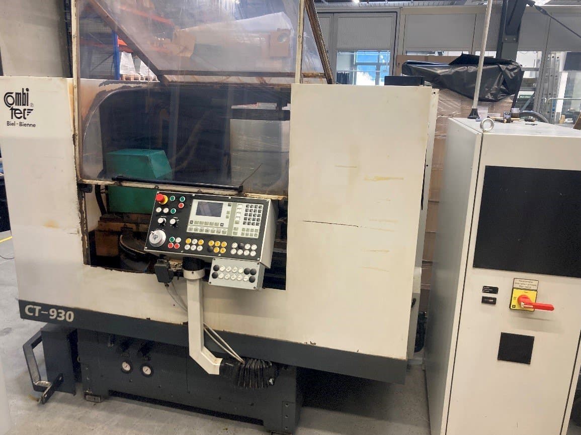 Čelní pohled na Combitec CT-930 stroj