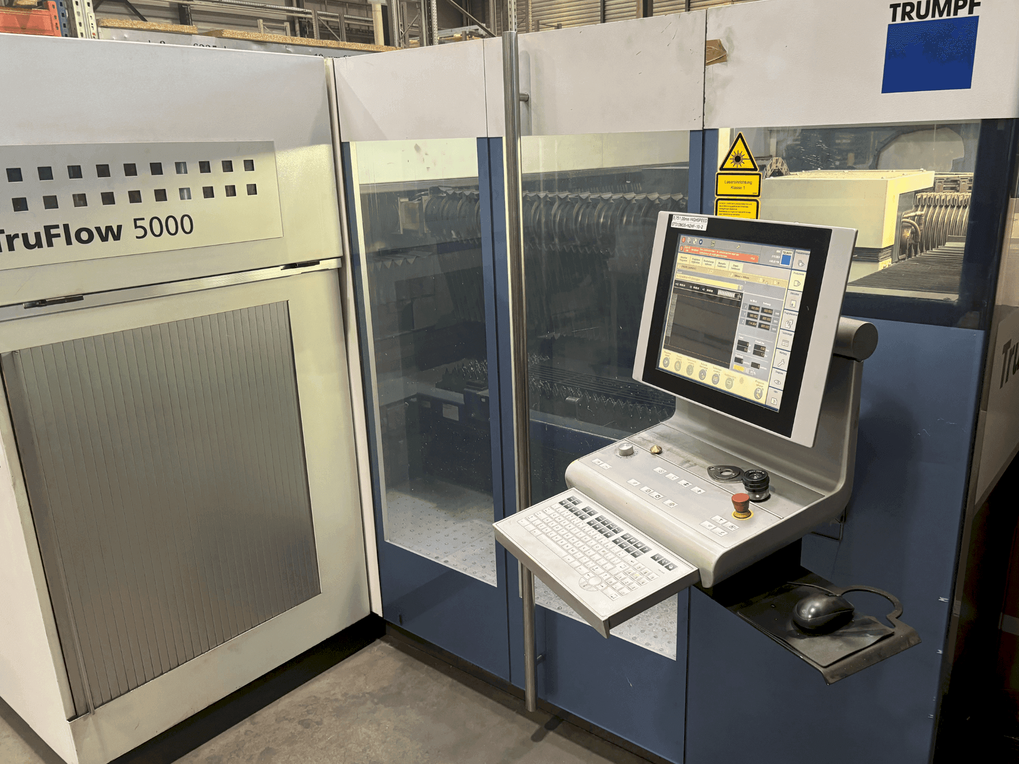 Čelní pohled na TRUMPF TruLaser 3030 stroj