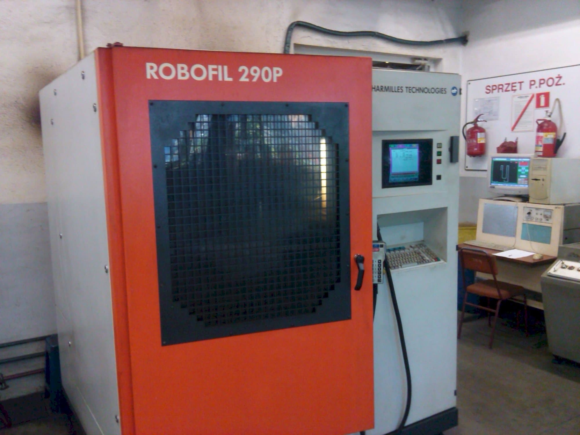 Čelní pohled  na CHARMILLES Robofil 290 P  stroj