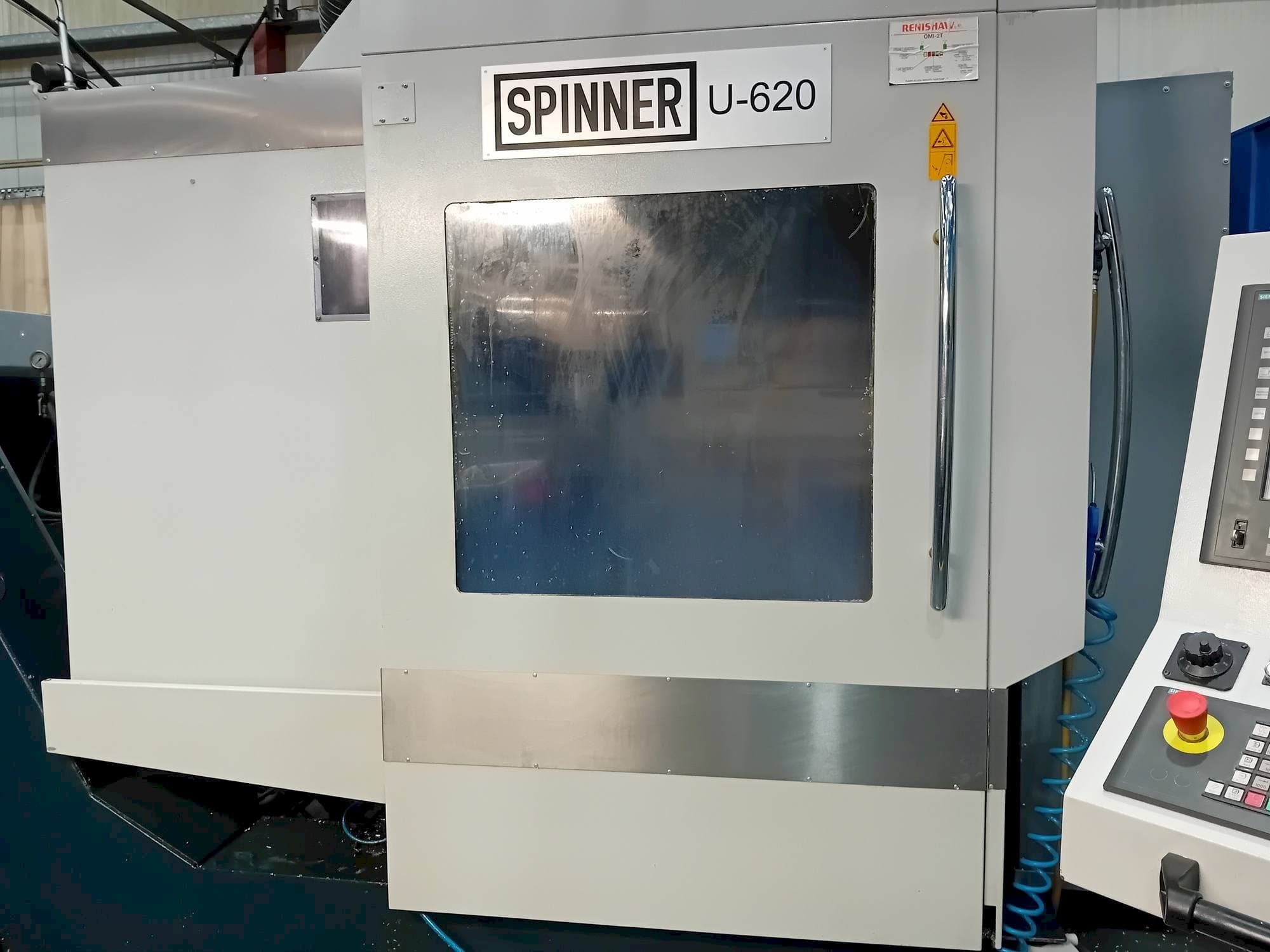 Čelní pohled na SPINNER U5-620 stroj
