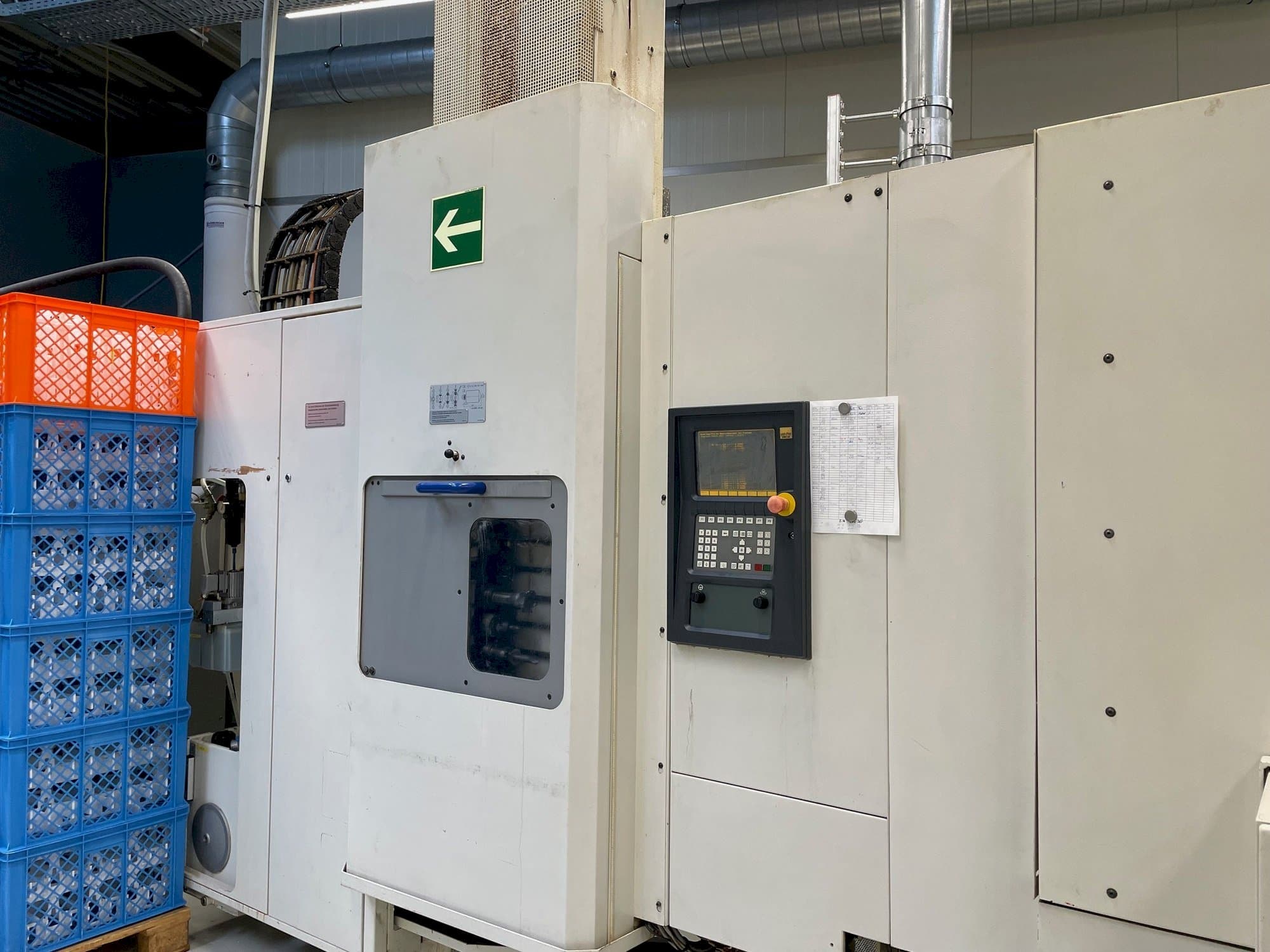 Čelní pohled na HELLER MC 16 stroj