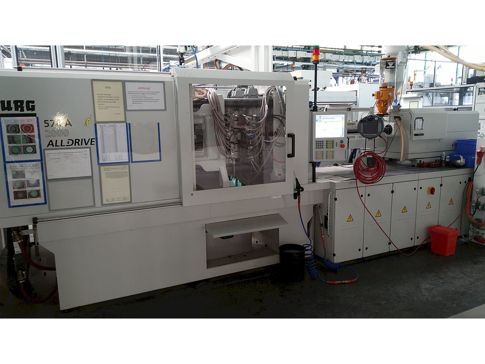 Čelní pohled na Arburg Allrounder 570 A 2000-800 ALLDRIVE stroj