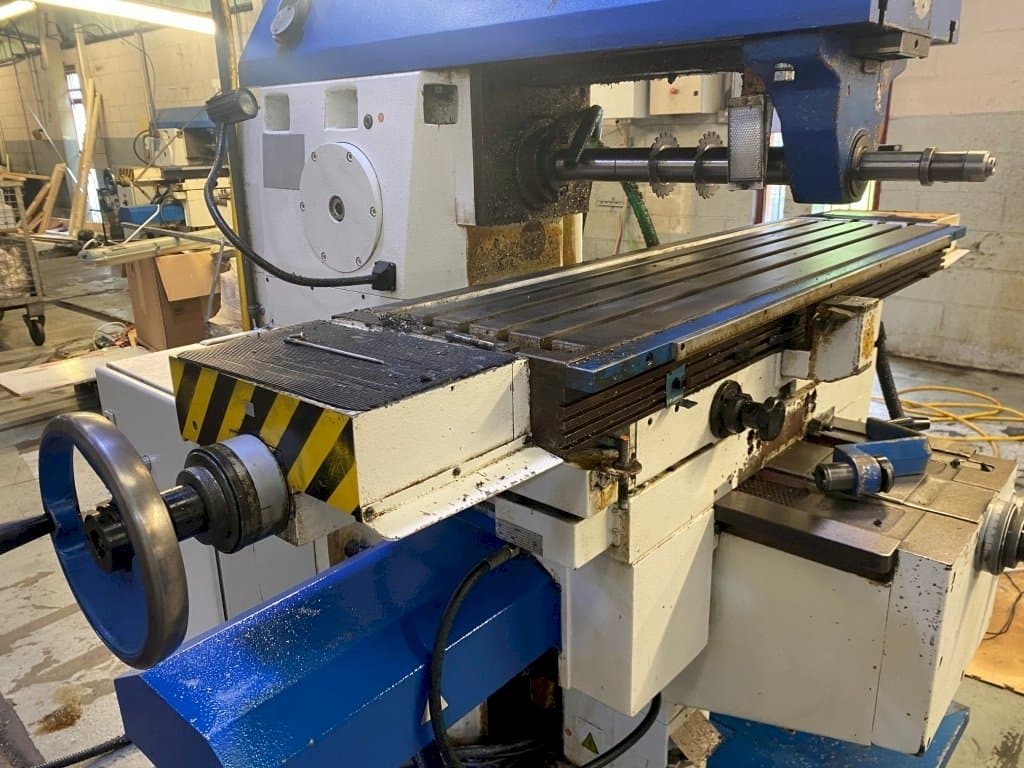 Čelní pohled na TOS Olomouc FGU 32 stroj