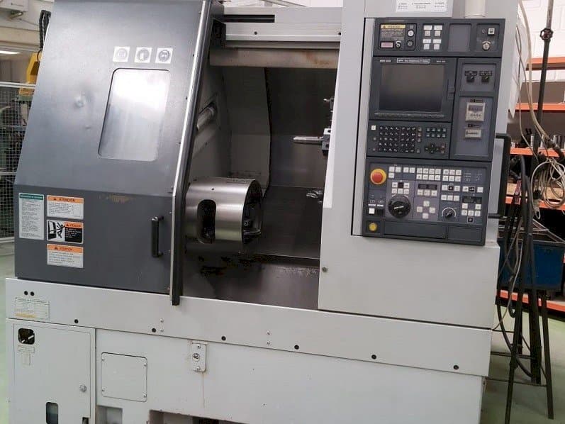 Čelní pohled na MORI SEIKI CL-253B stroj