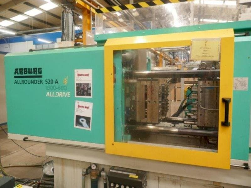 Čelní pohled  na Arburg Allrounder 520 A 1500-400  stroj