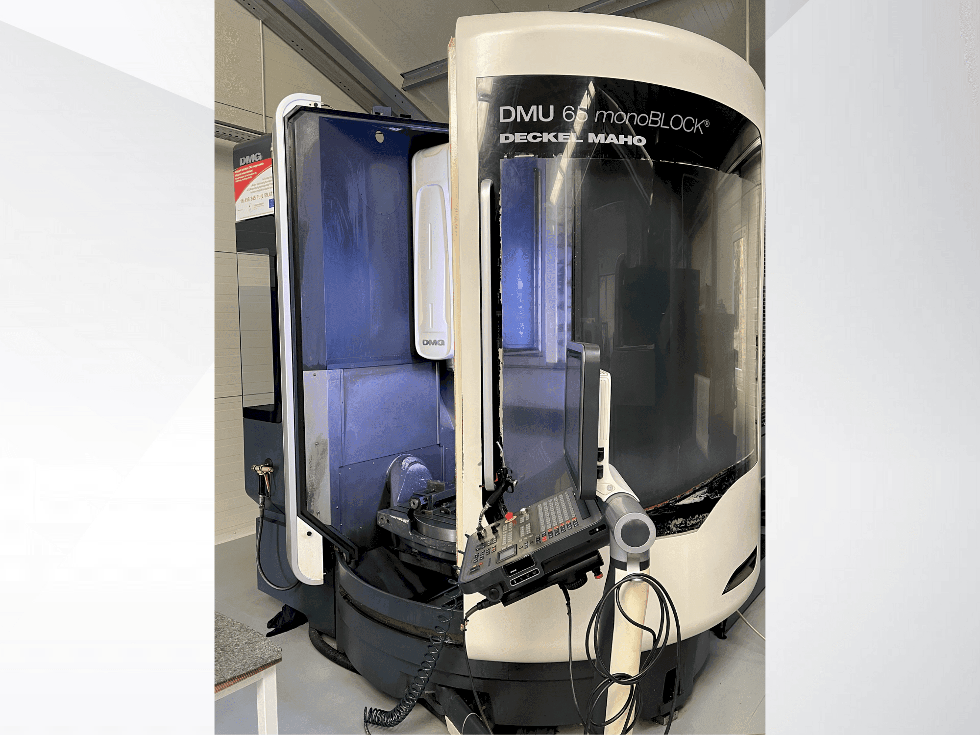Čelní pohled  na DECKEL MAHO DMU 65 monoBLOCK  stroj