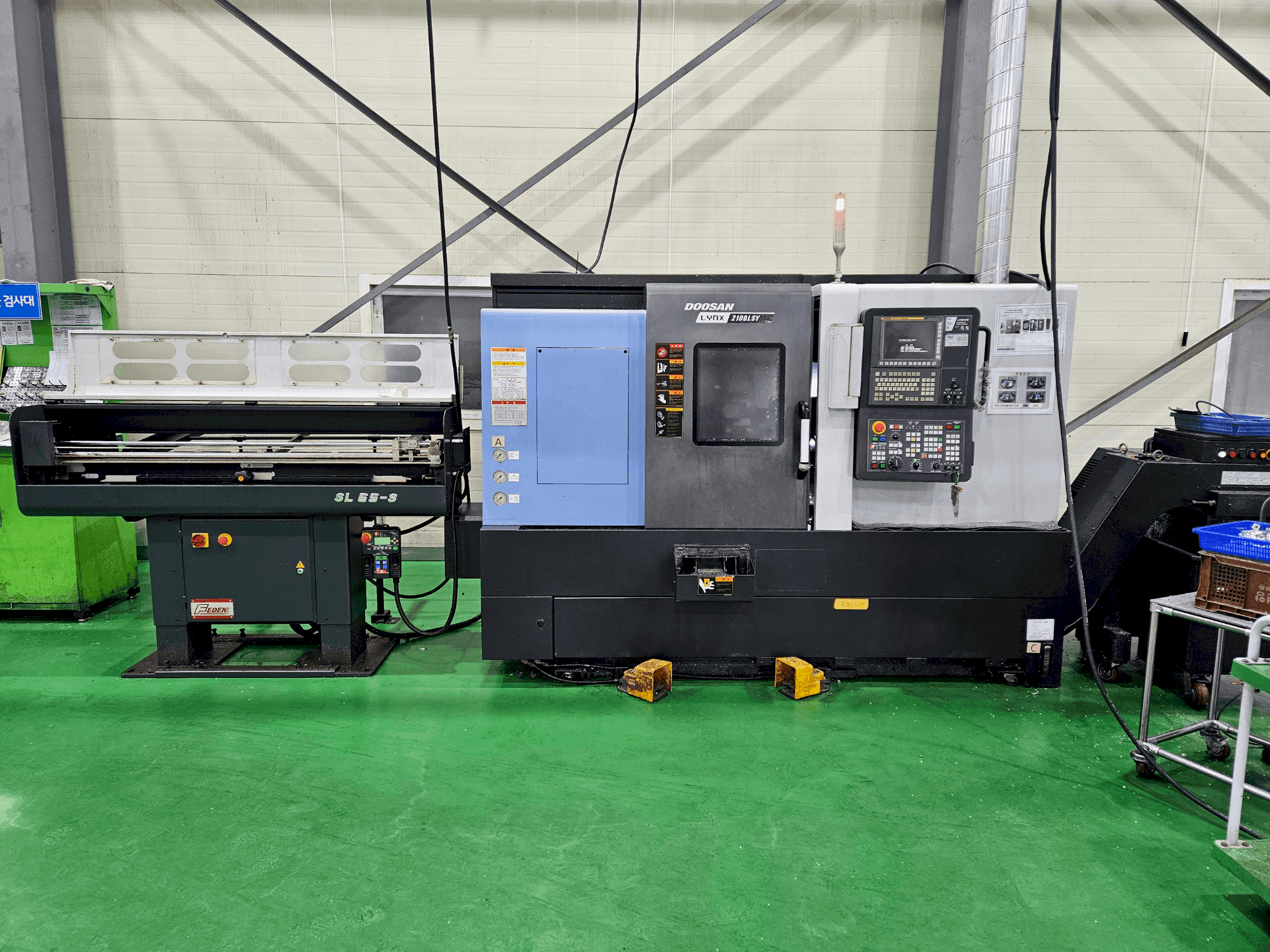 Čelní pohled na DOOSAN LYNX 2100 LSYB stroj