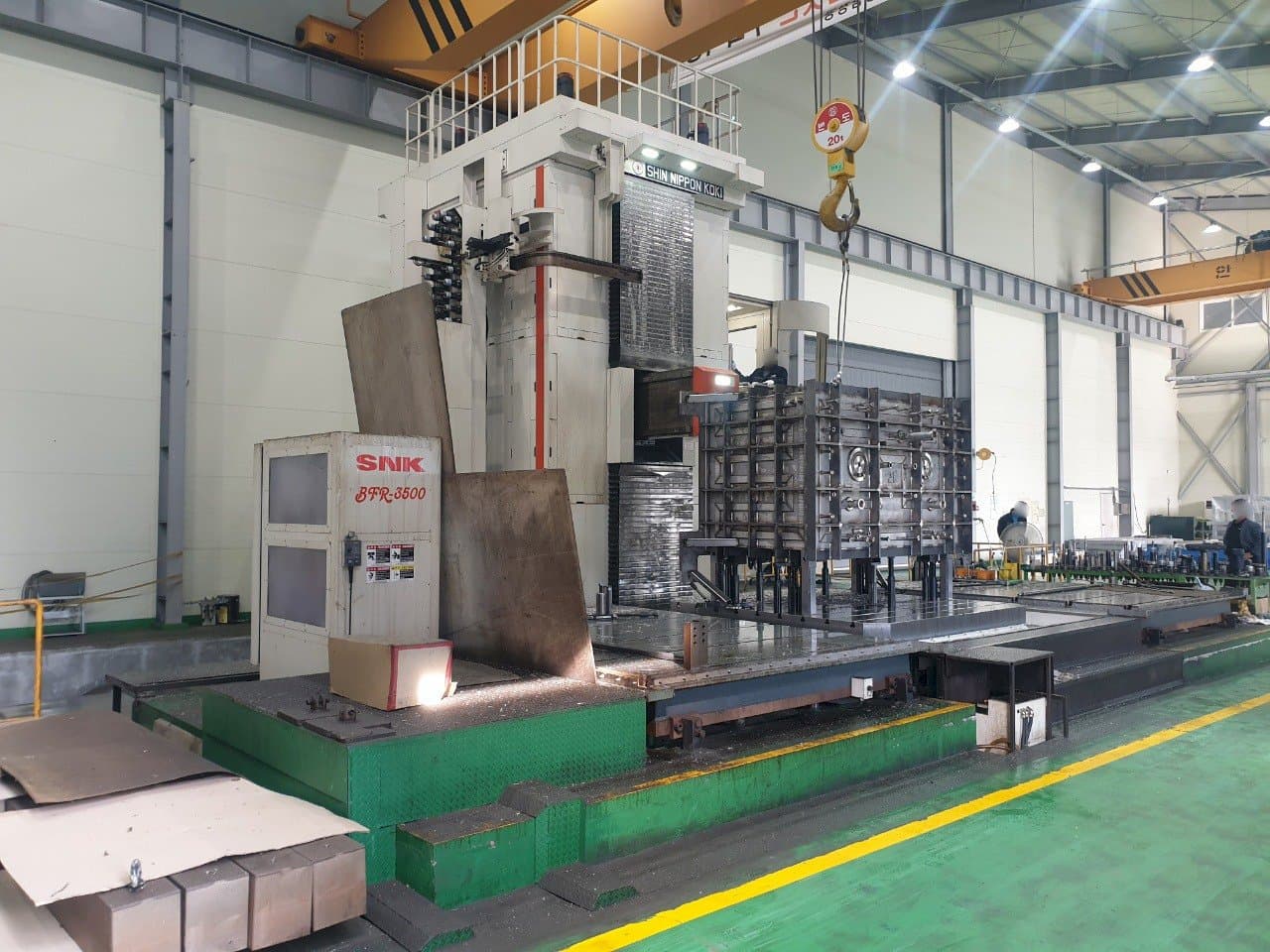 Čelní pohled na SNK BFR-3500 stroj