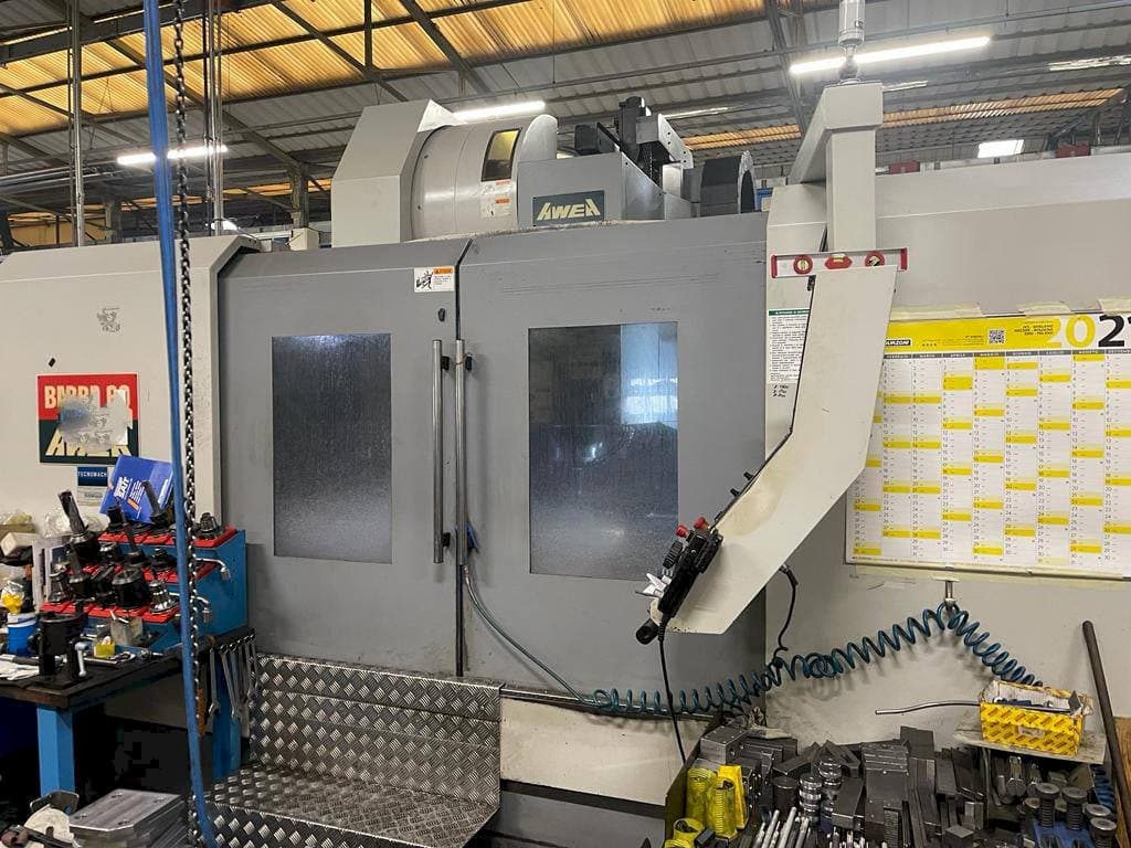 Čelní pohled na AWEA BM-1600 stroj