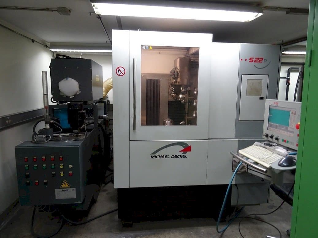 Čelní pohled na Michael Deckel S22 P stroj