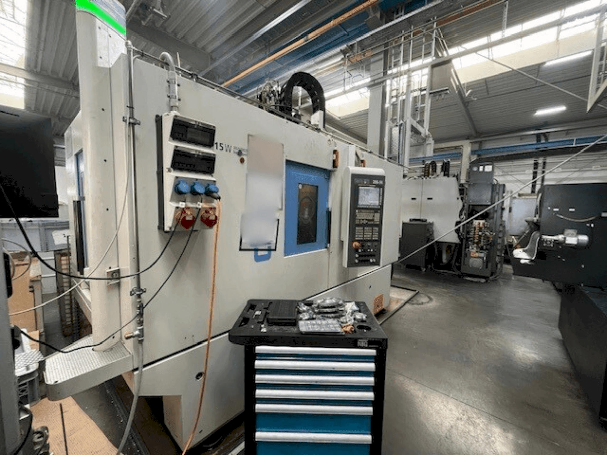 Čelní pohled na CHIRON FZ 15 W Magnum HS stroj