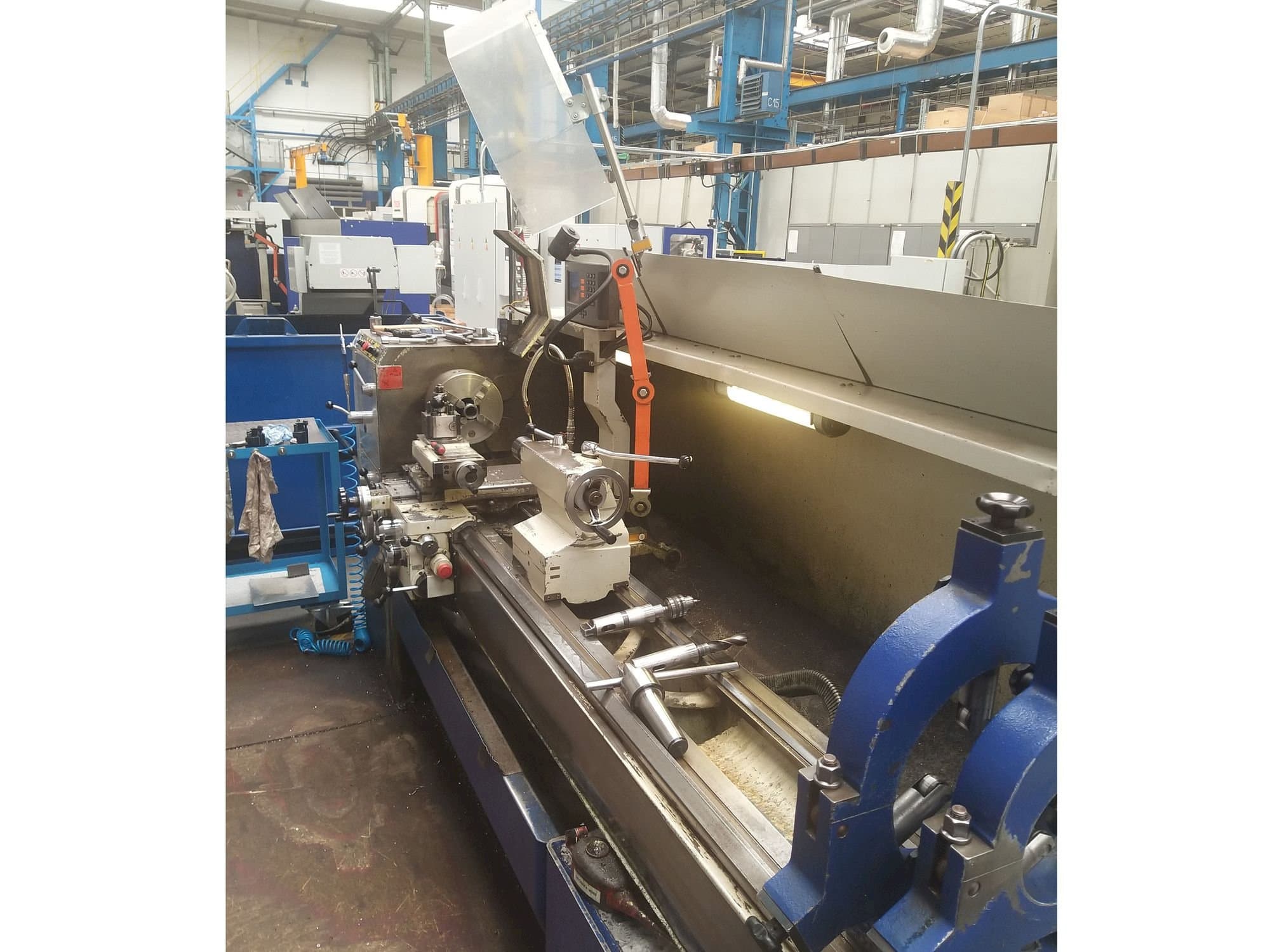 Pravý boční pohled na Weiler DA 260 AC stroj