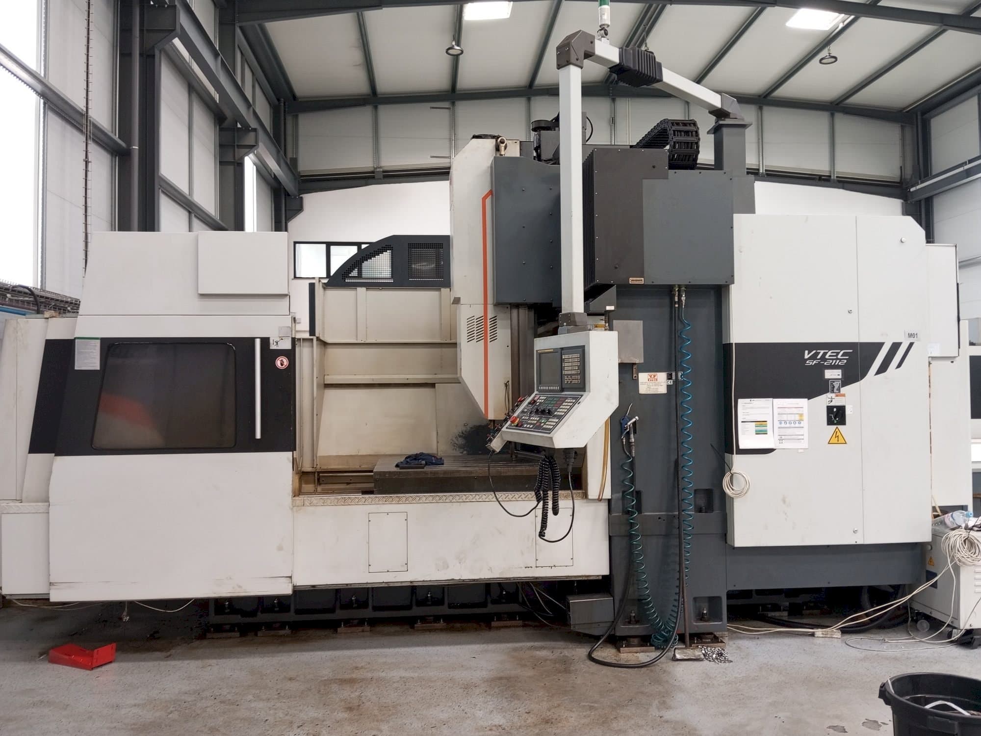 Čelní pohled na Vision Wide VTEC SF-2112 stroj