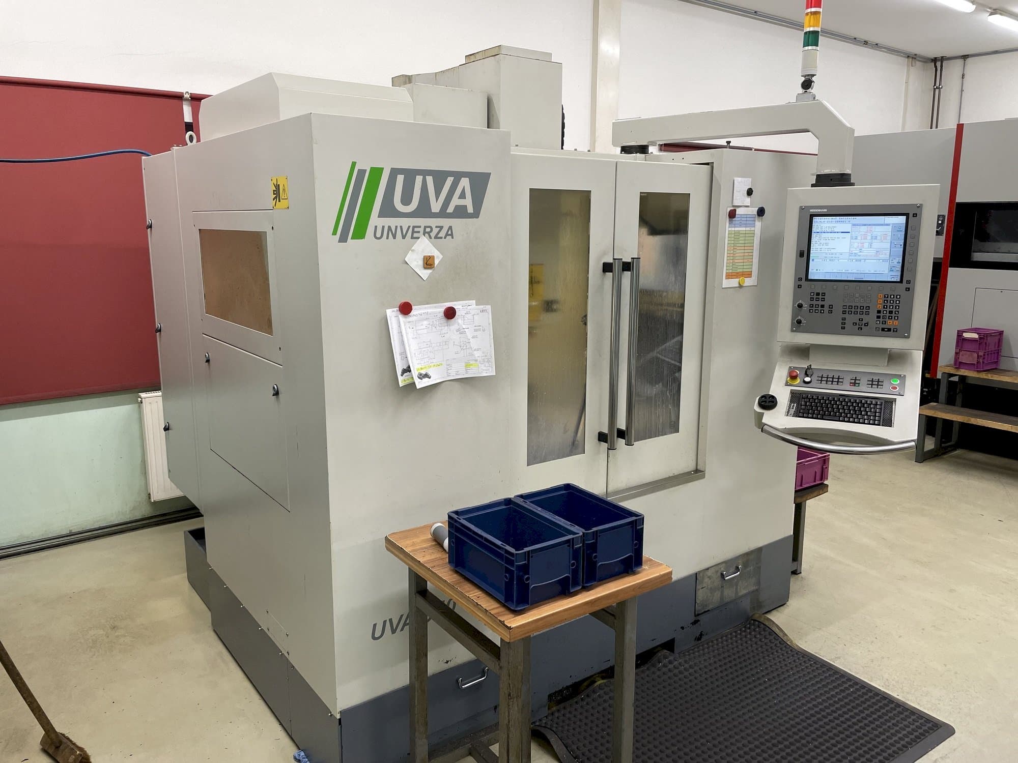 Čelní pohled na HOMMEL UNVERZAGT UVA 550 Plus stroj